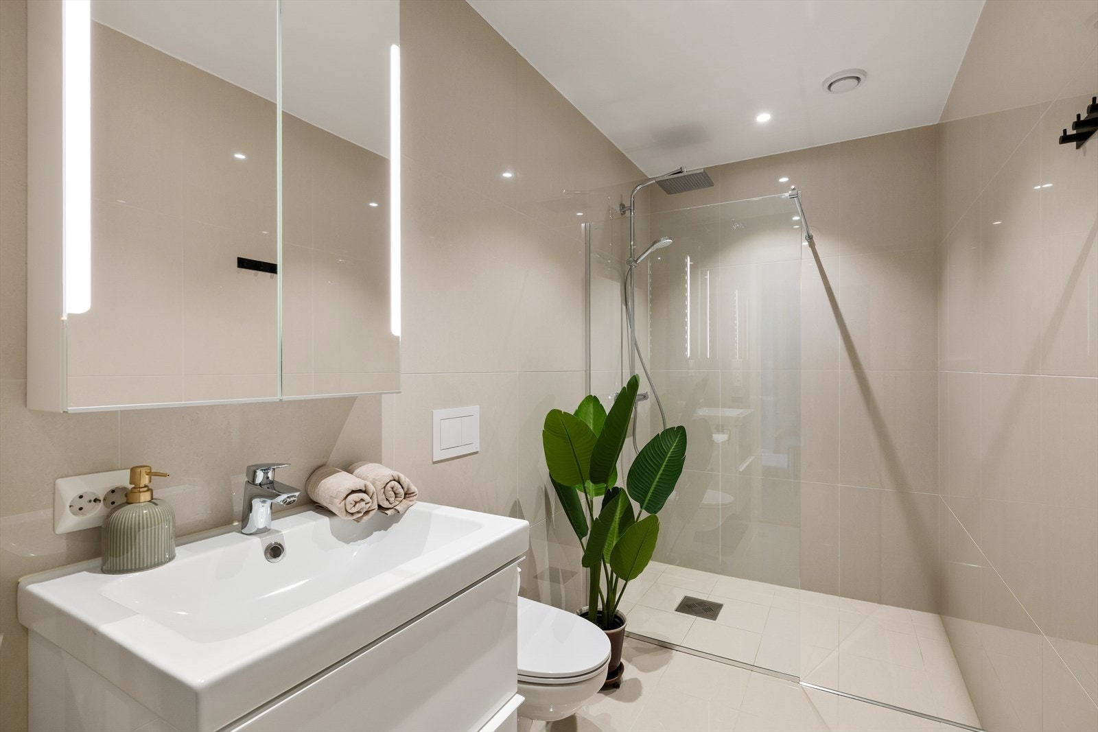 Boligens andre bad er i samme utførelse som det andre badet. Galleribilde