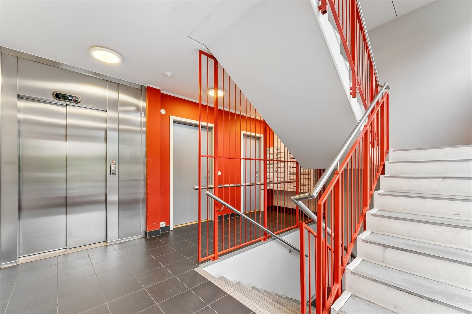 Moderne bygg med heis. Galleribilde