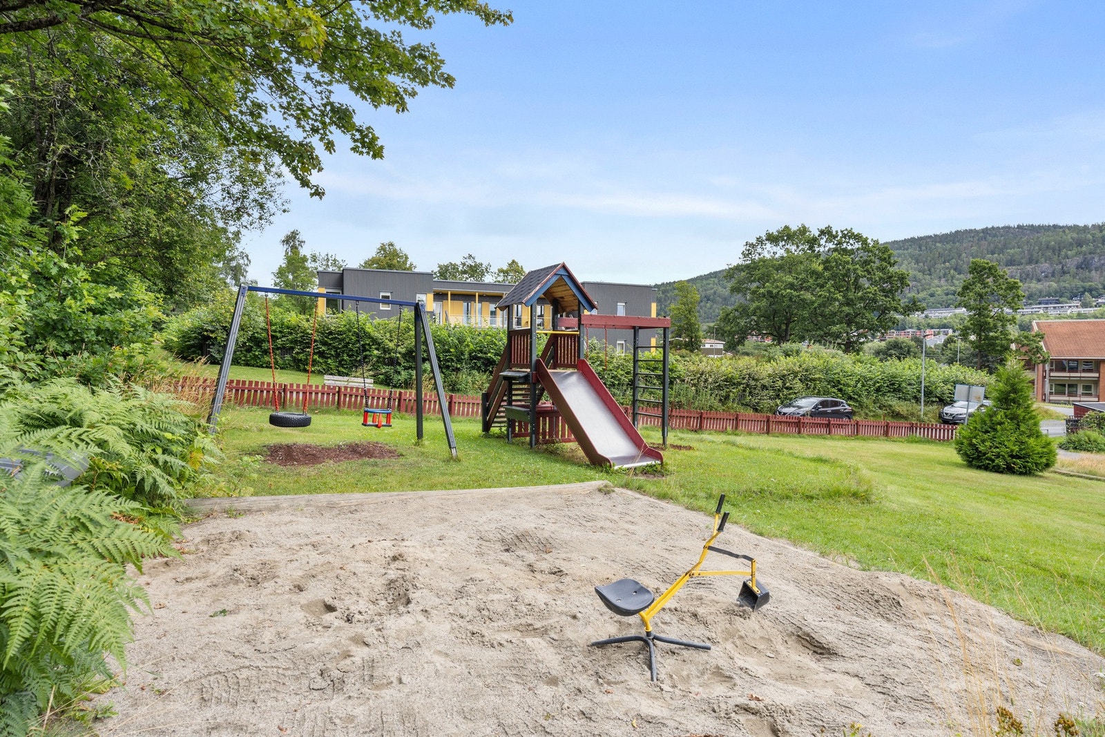 Flott lekeplass på fellesområder i borrettslaget Galleribilde