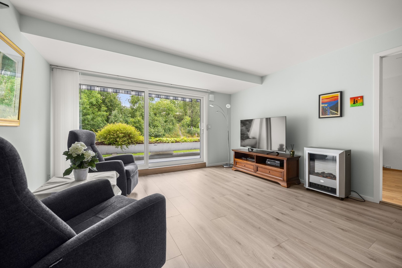 Lys og romslig stue Galleribilde