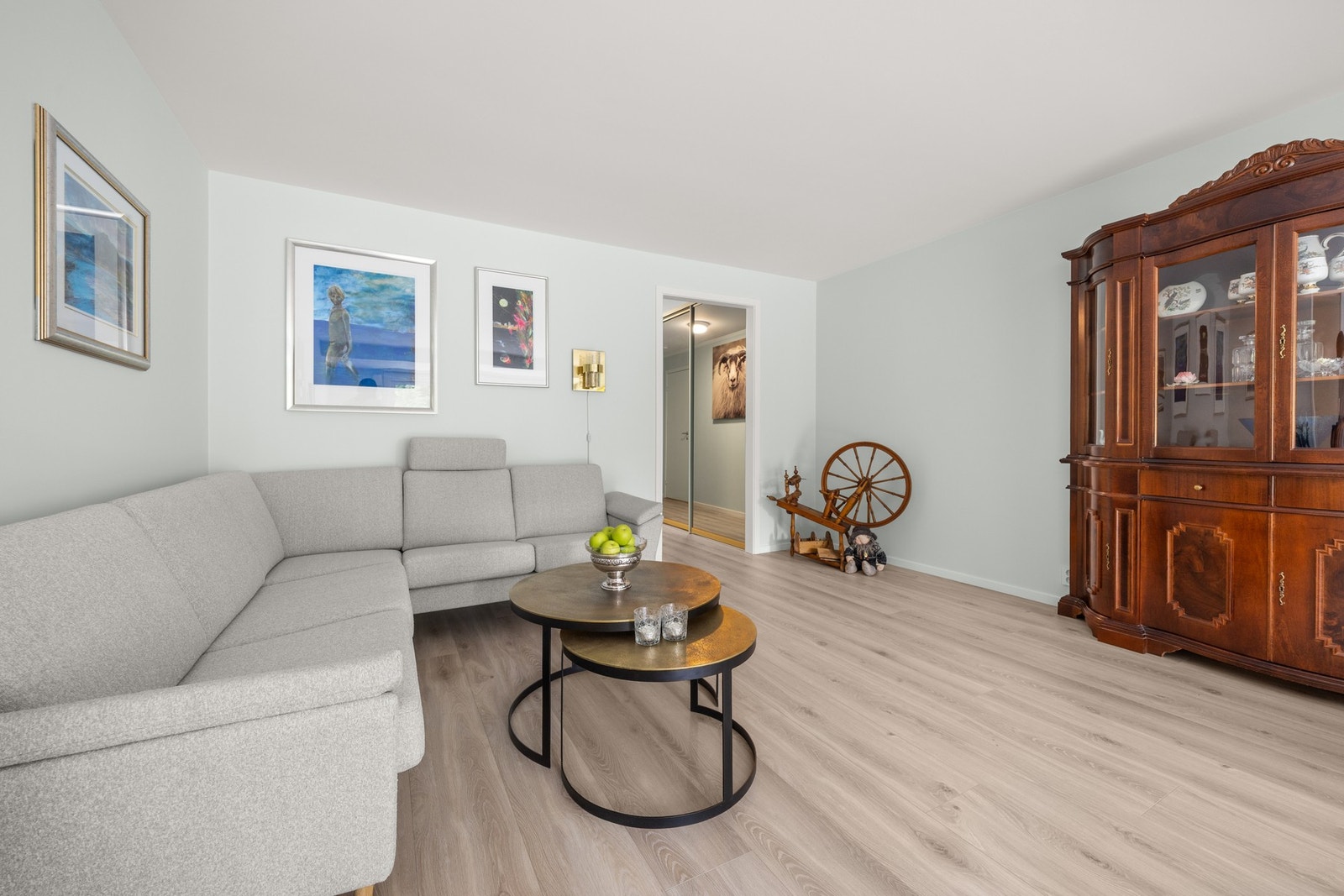 God plass til en komfortabel sofagruppe Galleribilde