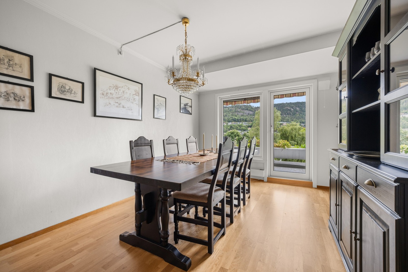 Spisestuen er meget romslig Galleribilde