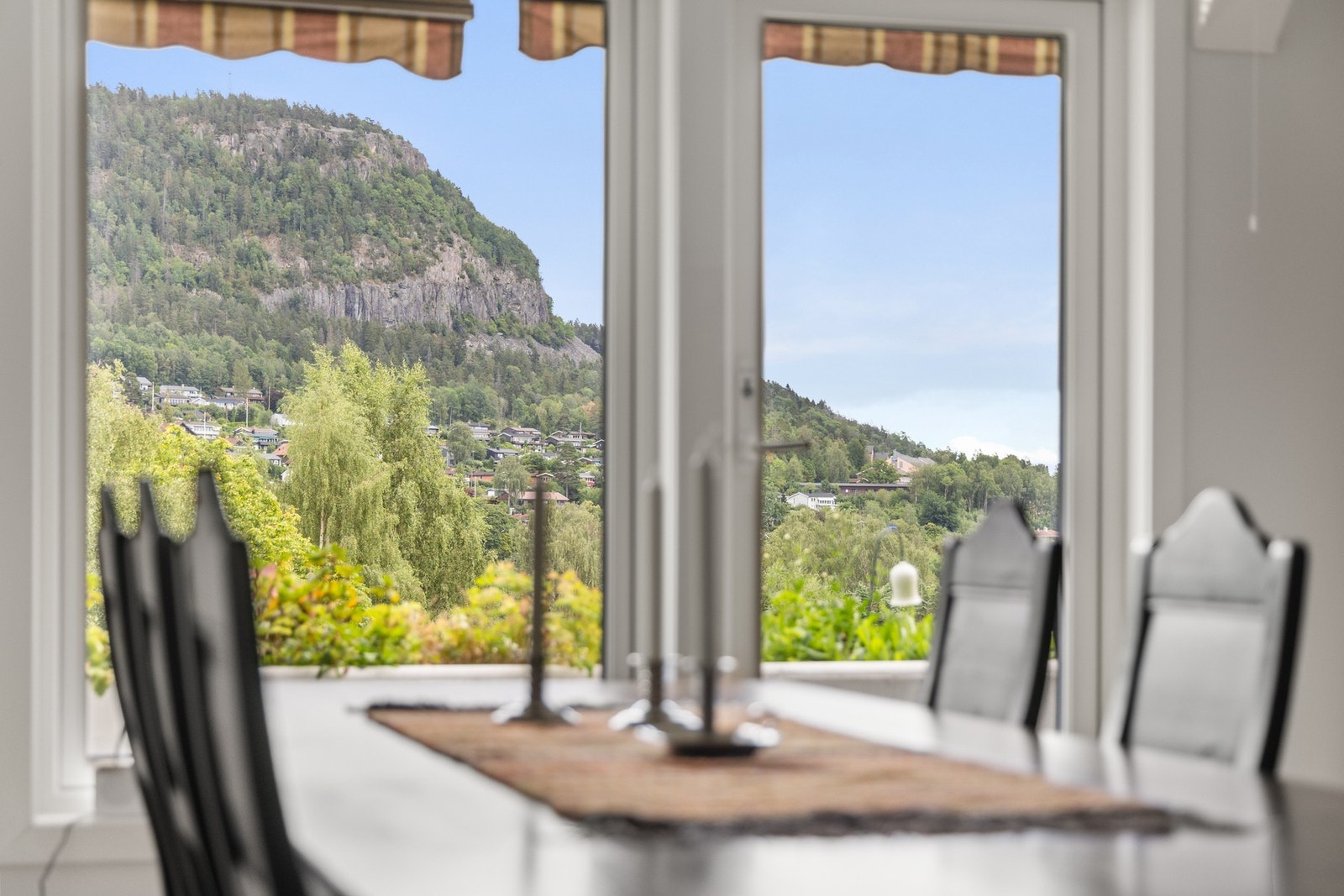 Utsikt fra stuebordet Galleribilde