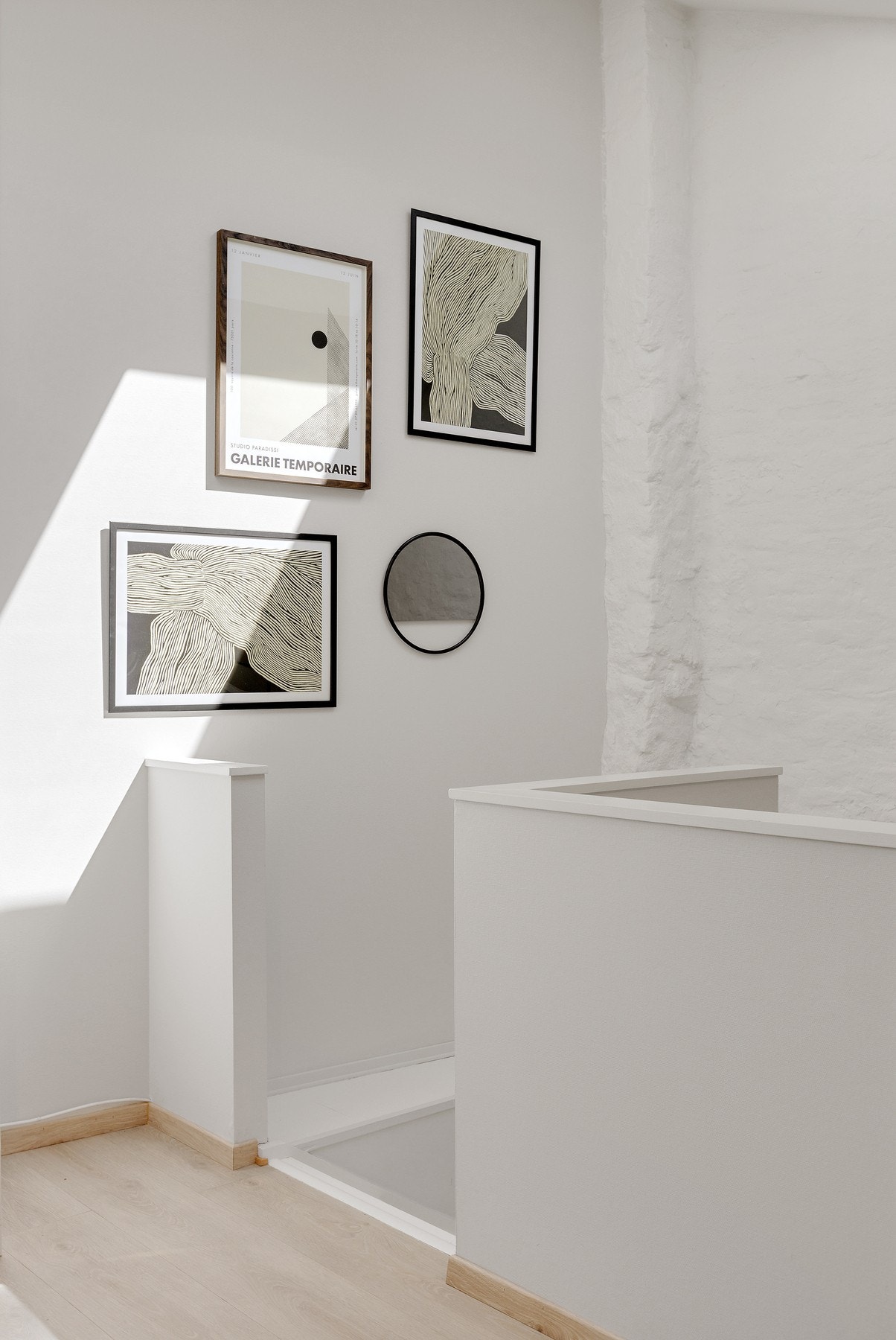 Du kommer ned til leilighetens 1. etasje via trapp. Galleribilde