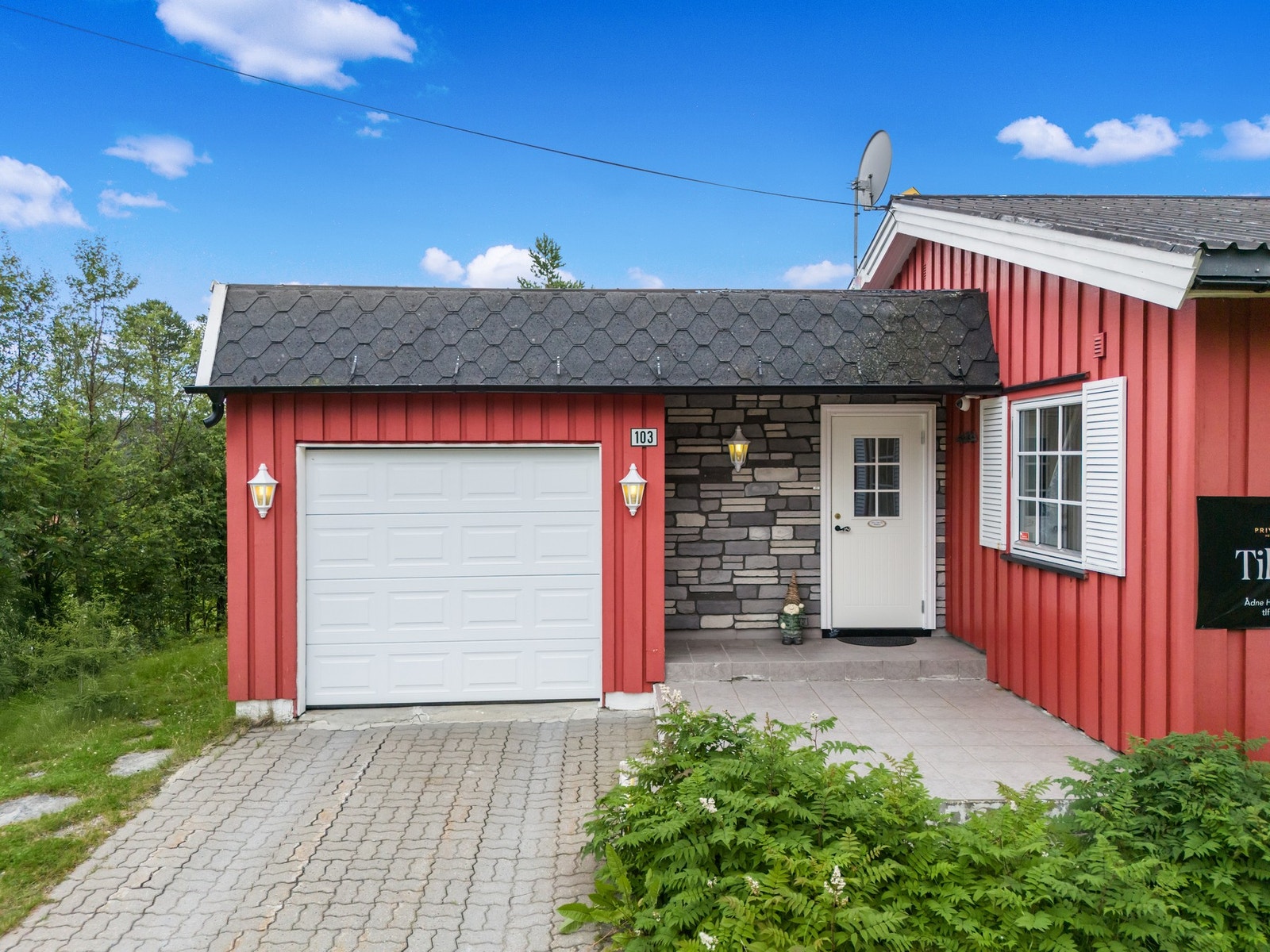 Pent inngangsparti som ønsker deg velkommen Galleribilde