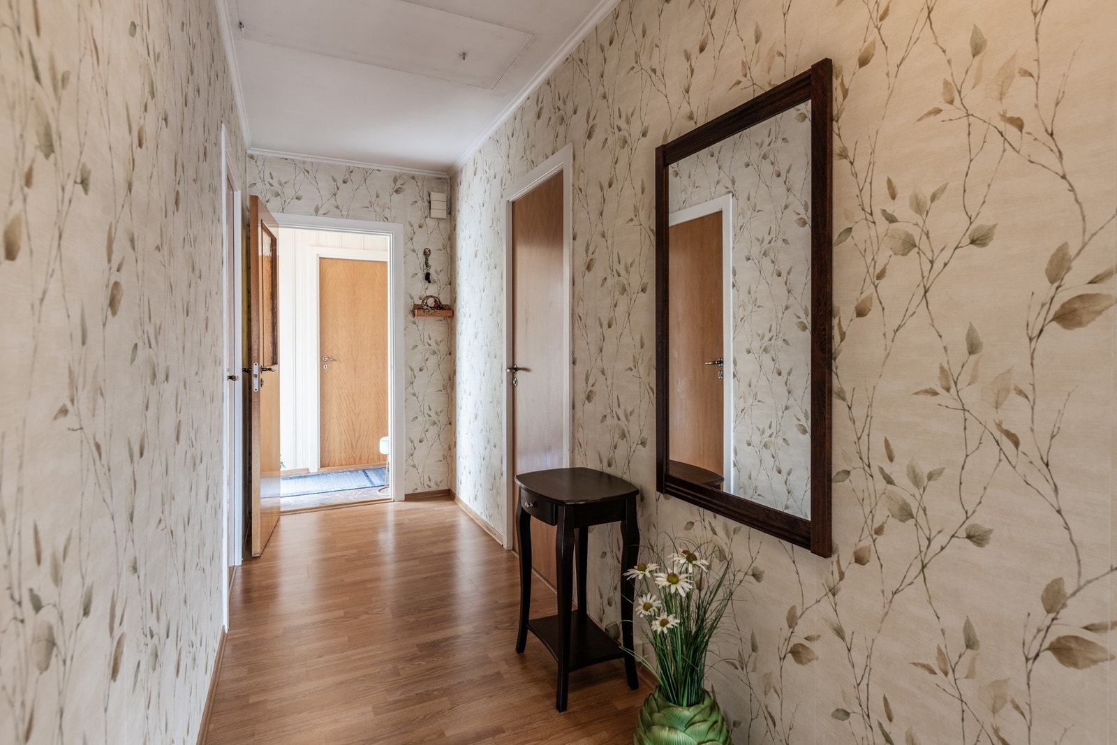 Lun tapet som gir boligen et hjemmekoselig preg Galleribilde