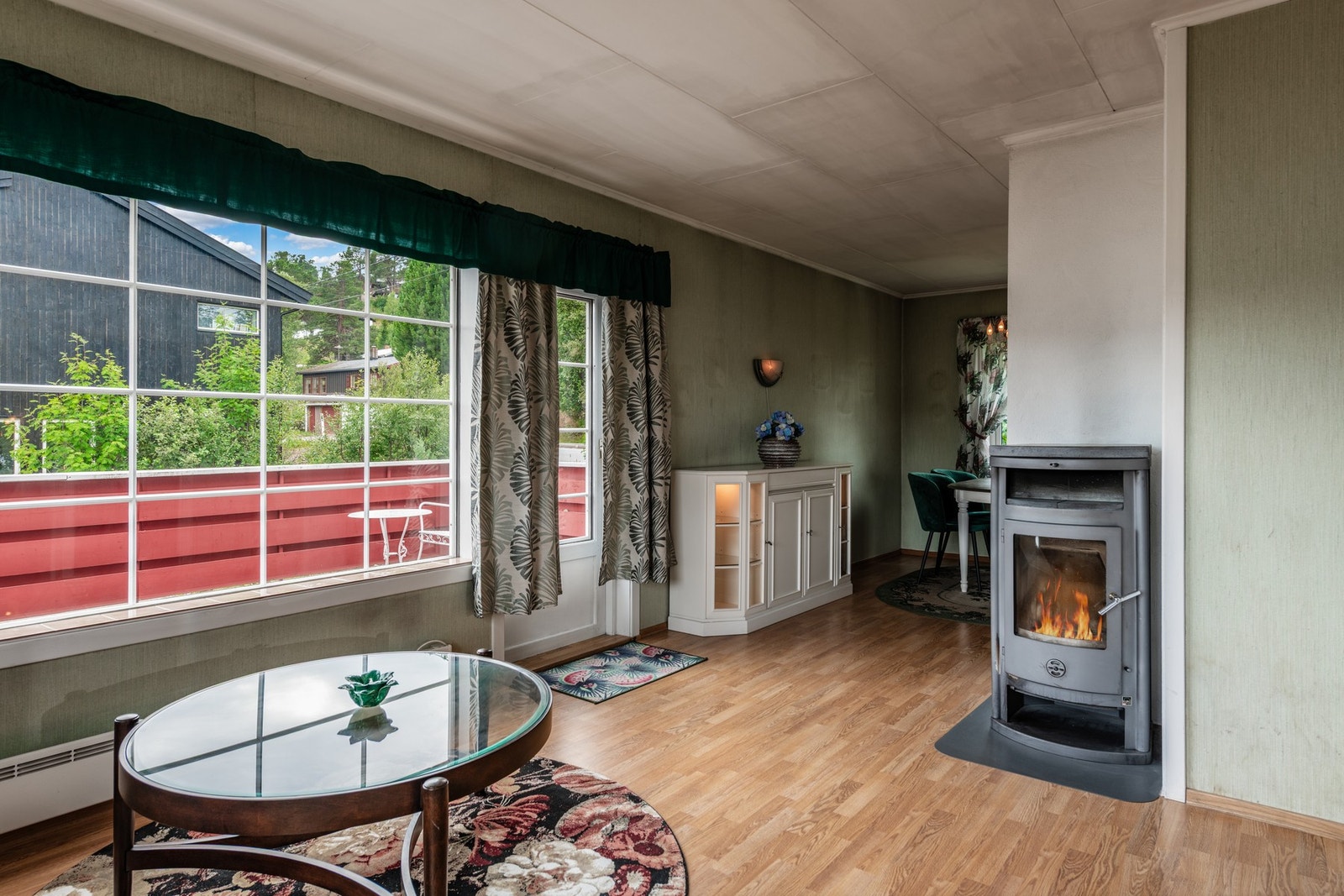 Peisen varmer godt på kalde vinterdager Galleribilde