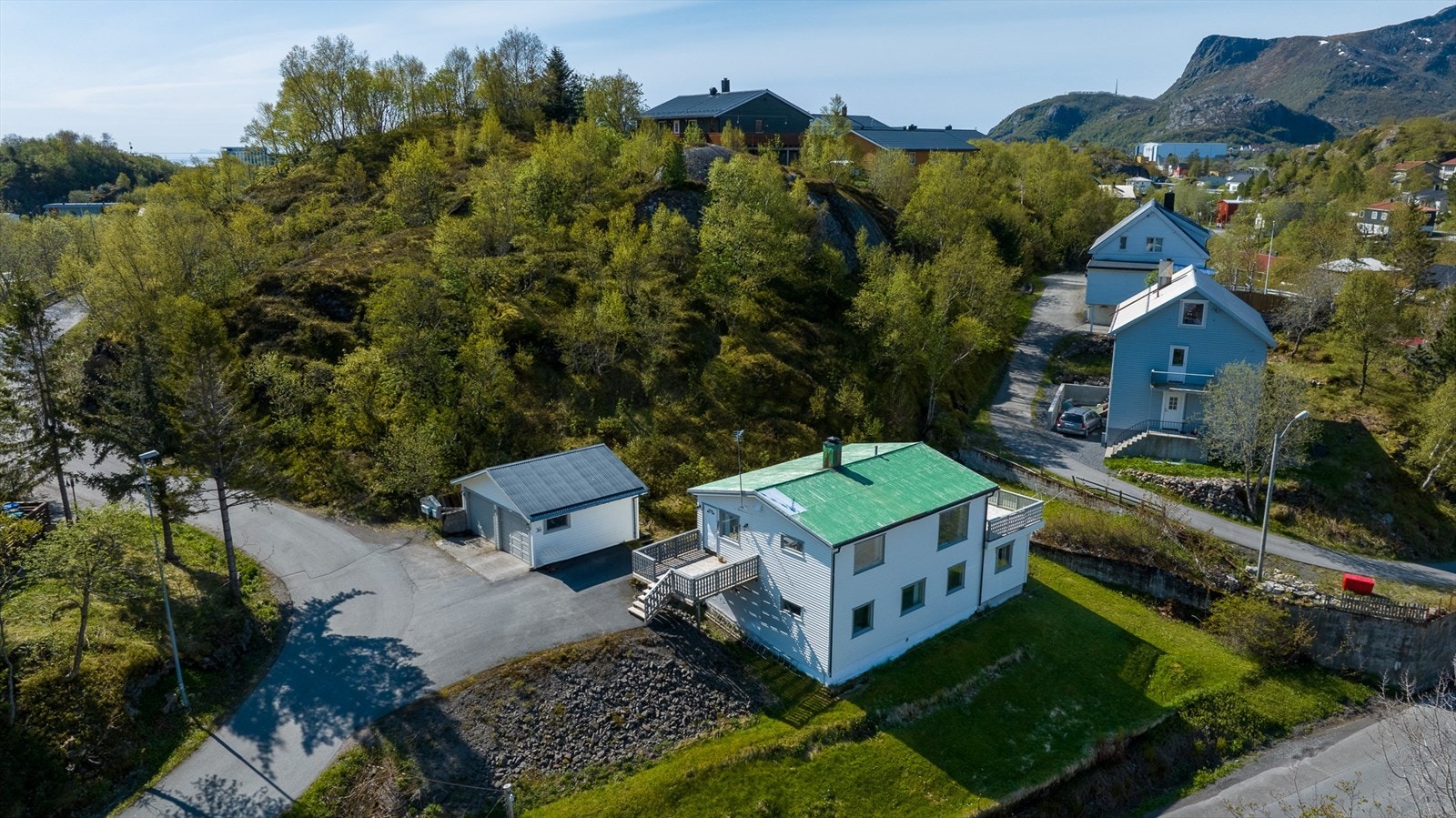 Huset er det første huset man kommer til når man kjører opp til Marinehaugen Galleribilde