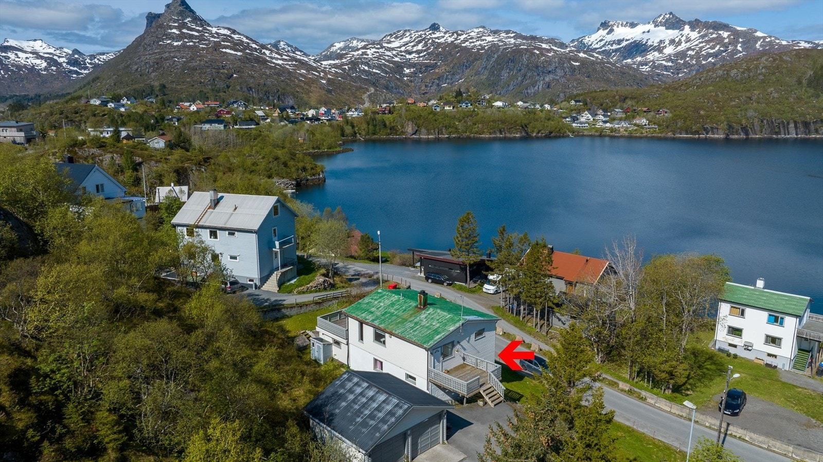 Flott enebolig med svært god utsikt, sol fra morgen til kveld og en veldig god beliggenhet Galleribilde