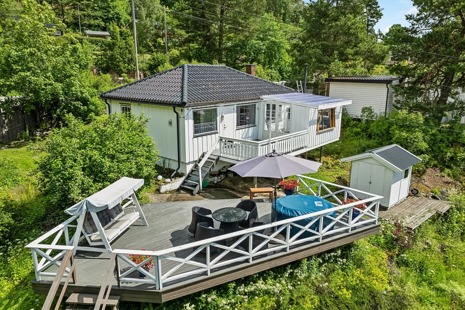 Her ligger alt til rette for å nyte finværsdagene utendørs. Galleribilde