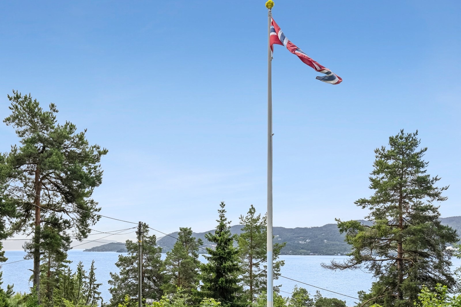 Nyt utsikten mot Drammensfjorden. Galleribilde