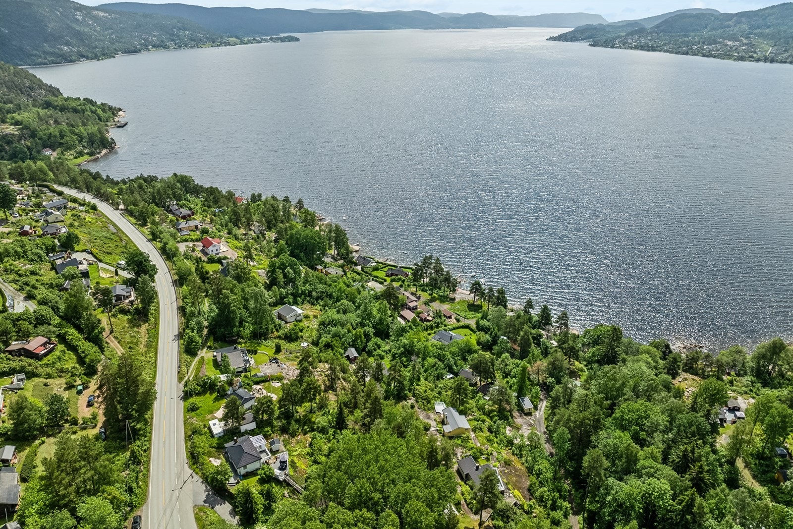 Det er ca. 15 minutters kjøring fra Drammen sentrum og ca. 50 minutter fra Oslo. Galleribilde