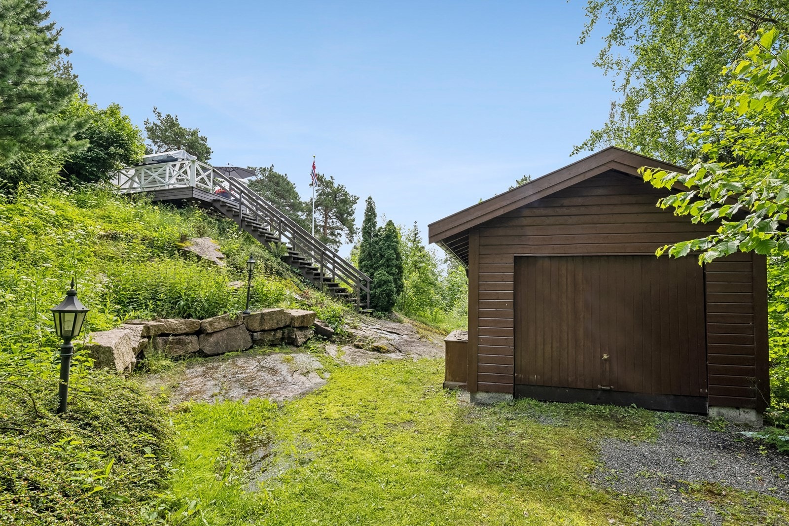 Parkering i frittliggende garasje på 20 kvm. Galleribilde