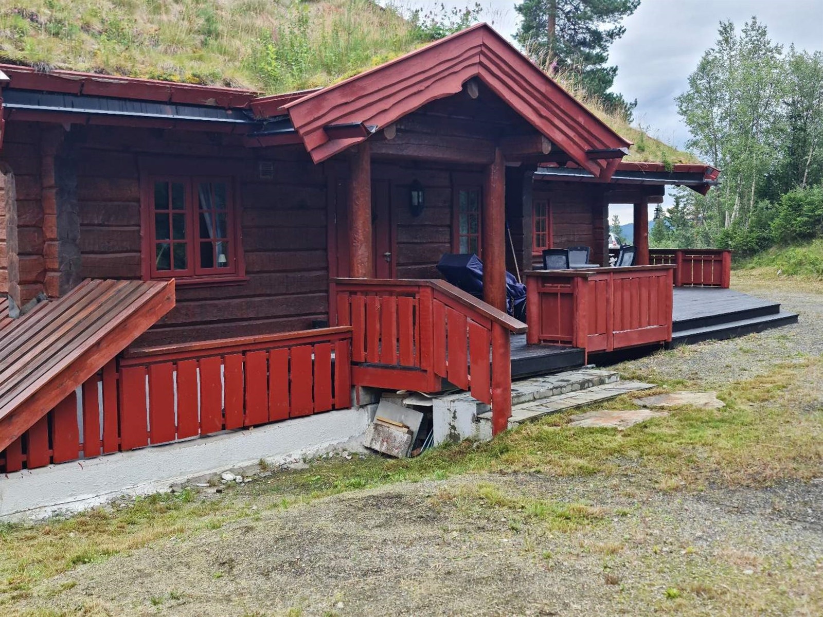 Inngangsparti sommer Galleribilde