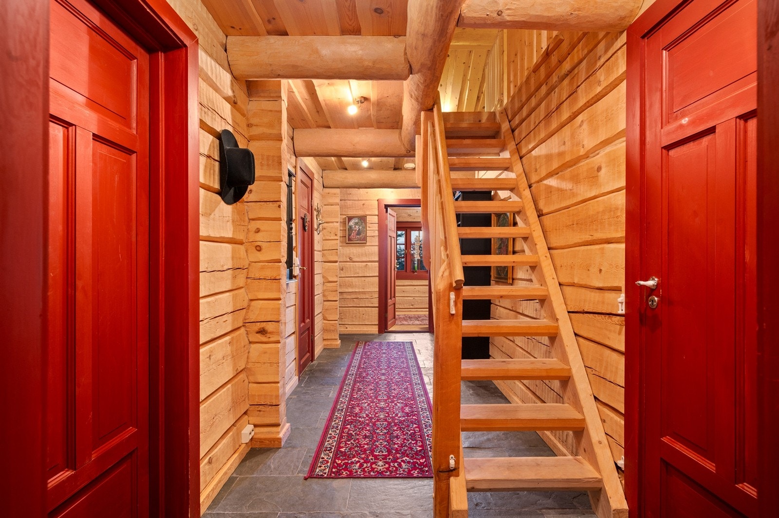 Trappegang til loft (hems) Galleribilde