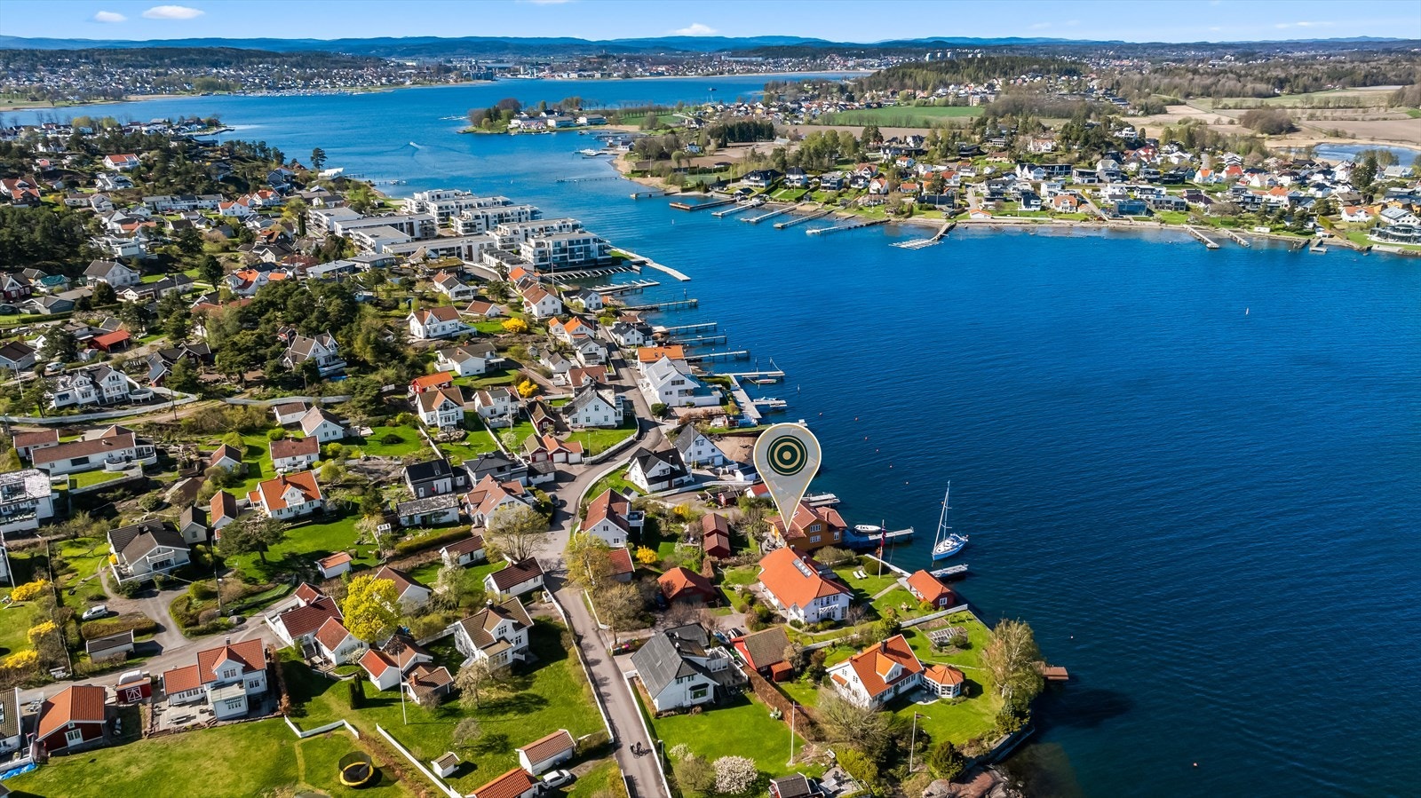 Området preges av maritime omgivelser, rikelig med sol og en fredelig atmosfære med vakker utsikt og den behagelige lyden av bølgeskvulp Galleribilde