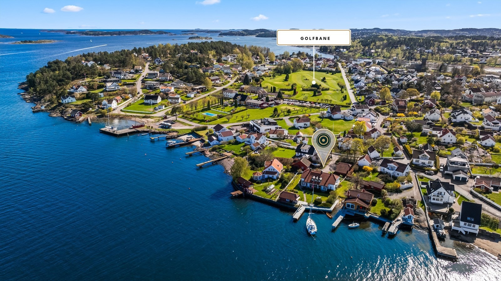 Et steinkast unna finner du Husøy Golfklubb - en flott 9-hulls kortbane med både par 3- og par 4-hull, omgitt av vakker natur - For den golfinteresserte ligger også Nøtterøy Golfbane kun en kort kjøretur unna Galleribilde