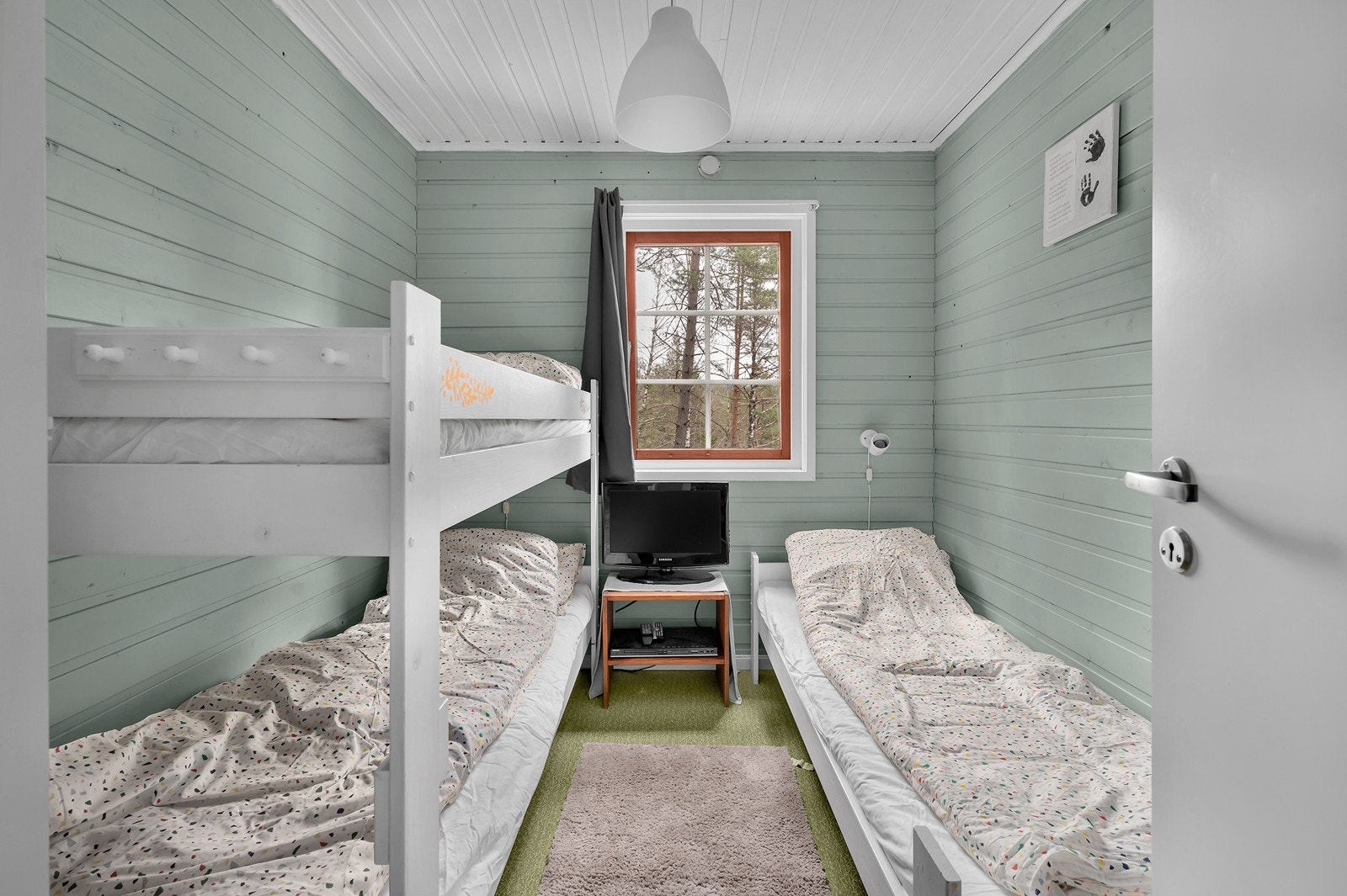 Soverom med tre sengeplasser Galleribilde