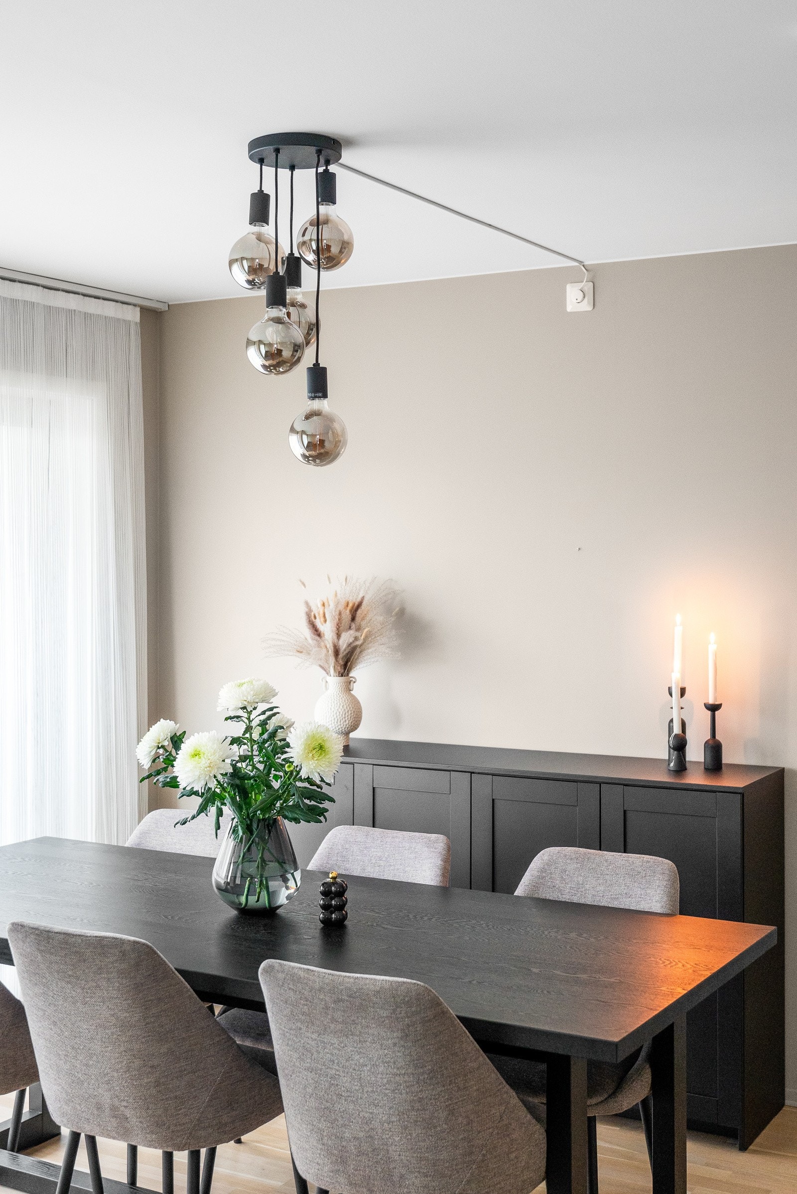 Her er det god plass til å invitere kjente og kjære til et bedre måltid Galleribilde