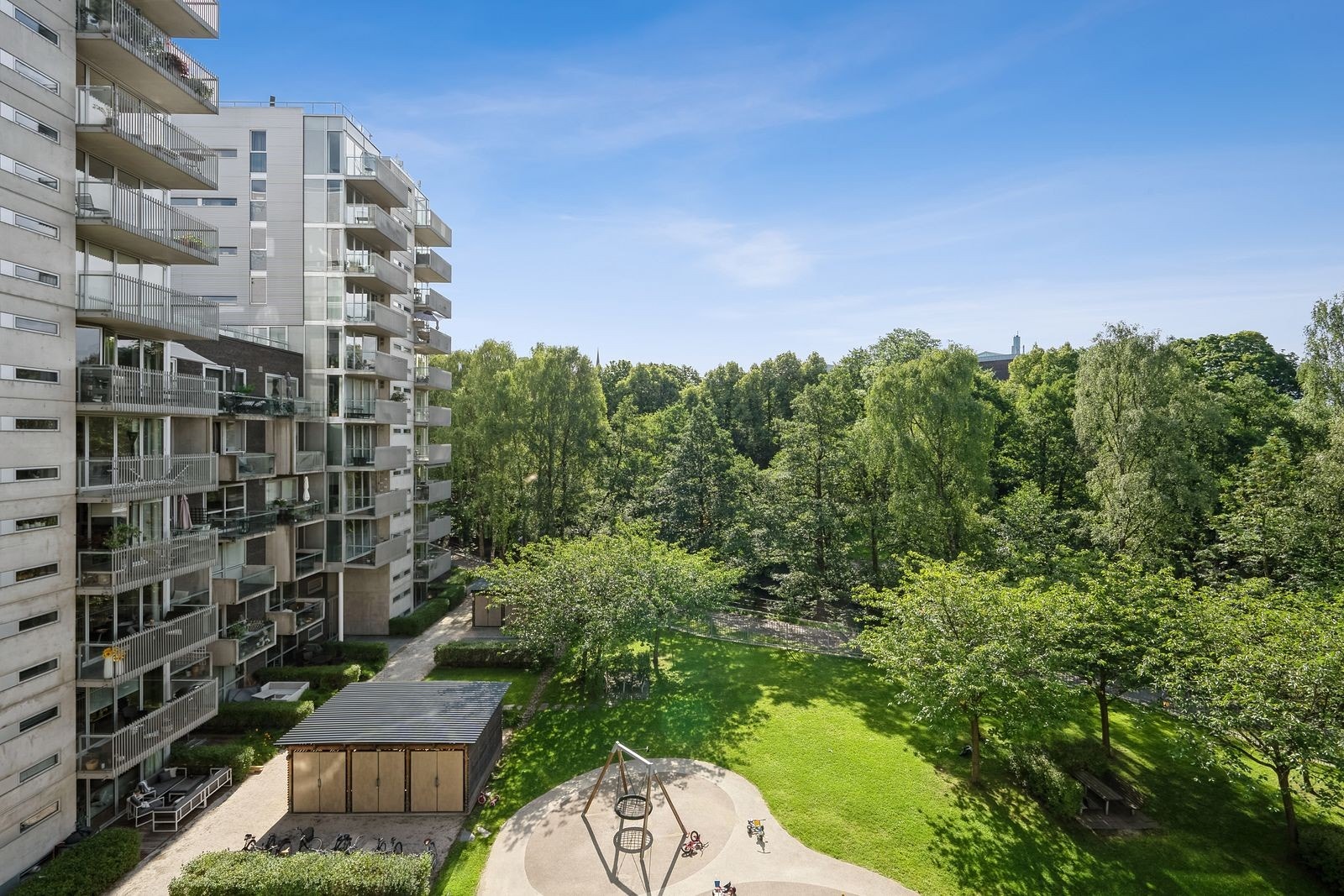 Flott område og utsikt fra balkongen. Galleribilde