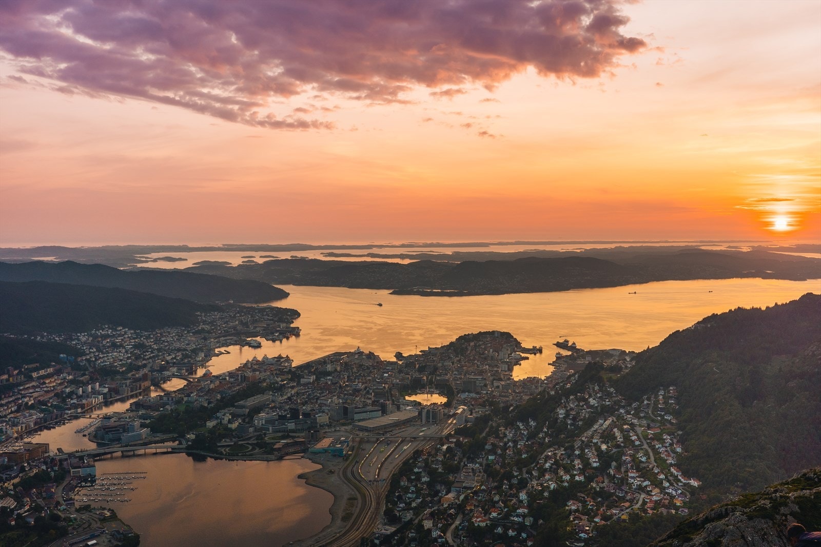 - Her får du både pulserende byliv og kort vei til vakre turområder som Fløyen, Ulriken og Løvstakken - Galleribilde