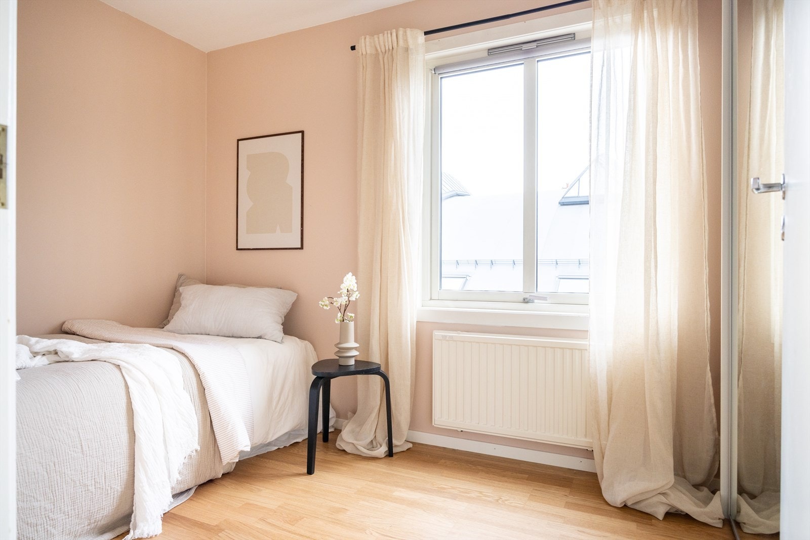 Soverom 2 har også plass til dobbeltseng. Galleribilde