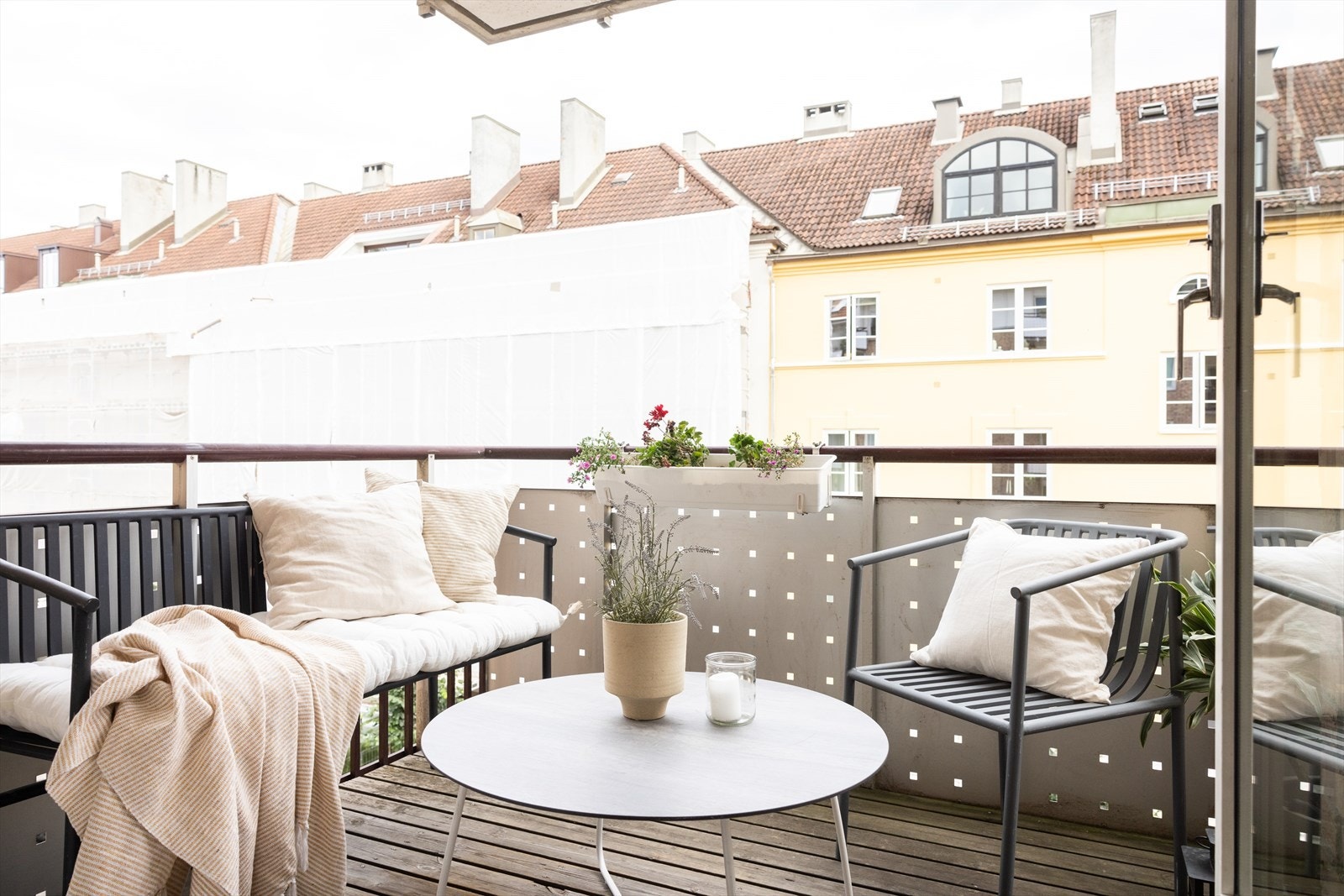 Leiligheten har en sydvendt balkong på ca. 5kvm. Galleribilde