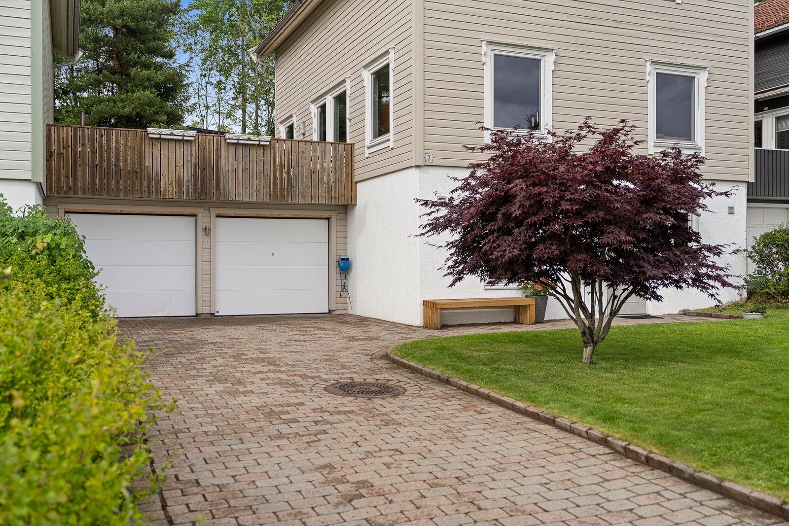 Med disse uteområdene har boligen alt som skal til for å skape fine øyeblikk utendørs. Galleribilde