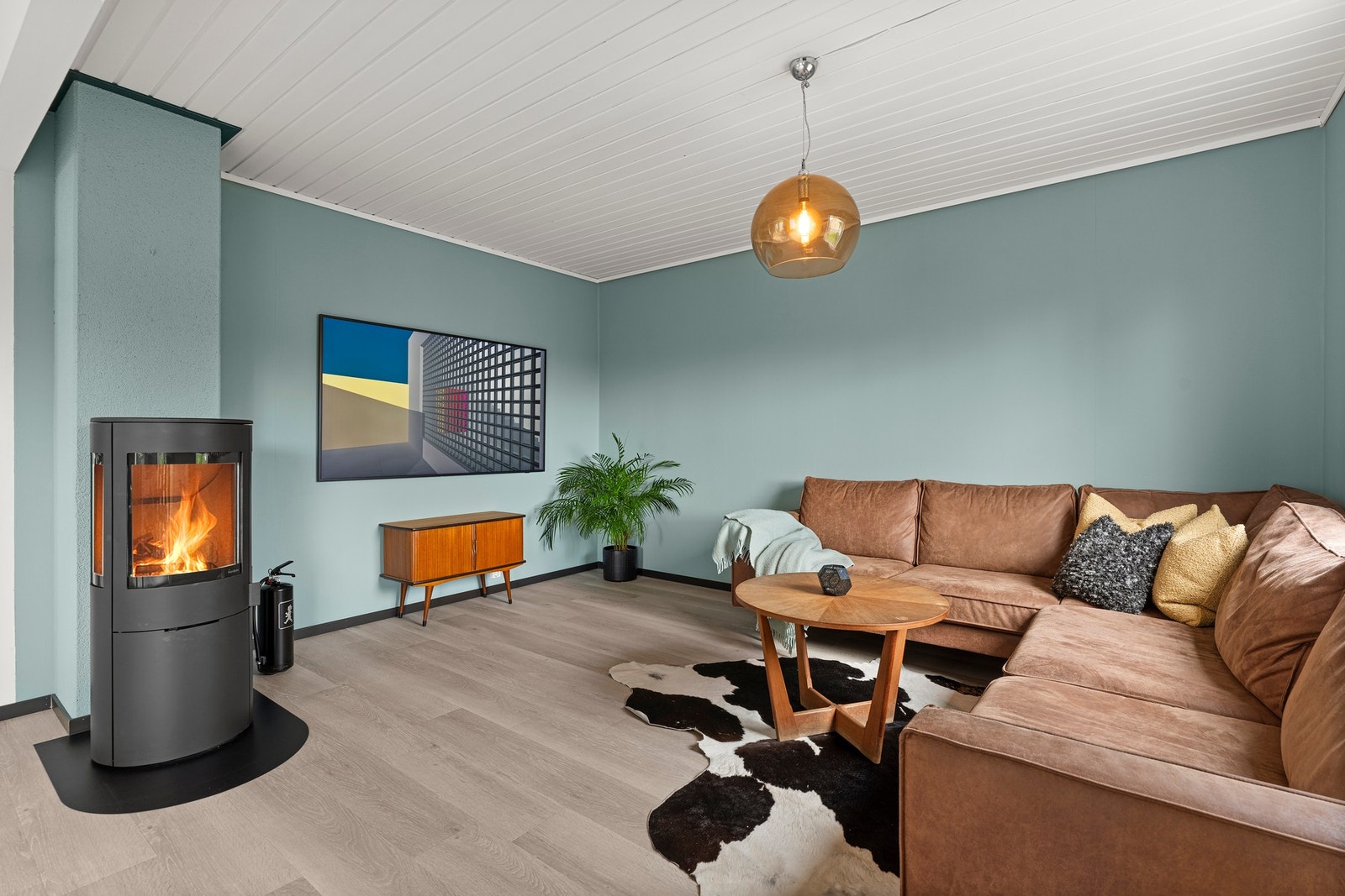 Stuen er lys og romslig med gode møbleringsmuligheter. Galleribilde