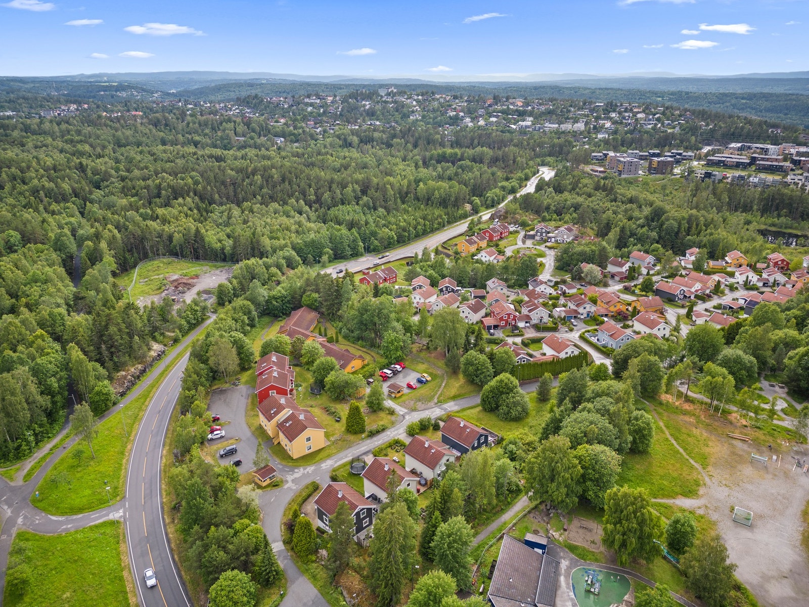 Her bor du i fredelige omgivelser i et meget barnevennlig og attraktivt boligområde på Sofiemyr. Galleribilde