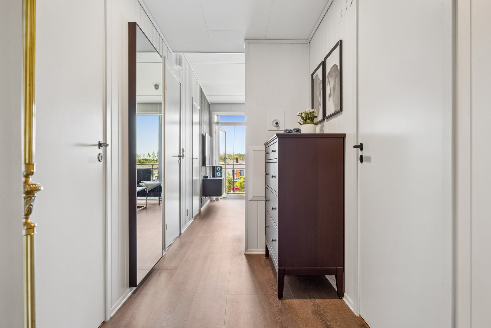 Du kommer rett inn til dagsslys og utsikt! Galleribilde