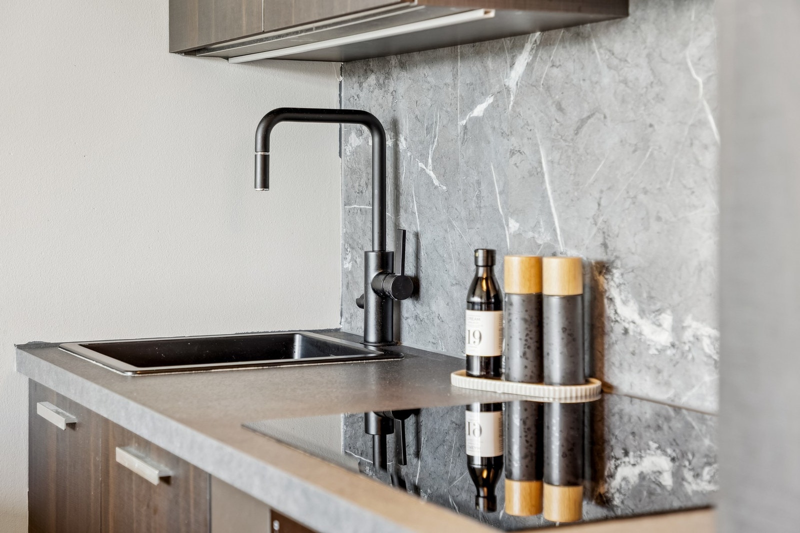 Det er god oppvarming med vannbåren gulvvarme på stuen, kjøkken og bad. Galleribilde