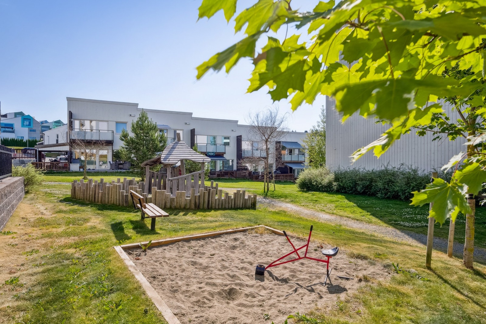 Området er barnevennlig med opparbeidet lekeplasser. Galleribilde