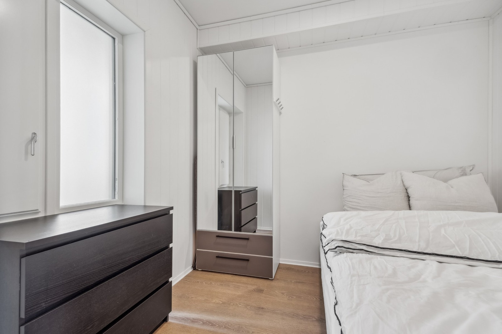 Det andre soverommet egner seg perfekt som barnerom, kontor eller gjesterom. Galleribilde