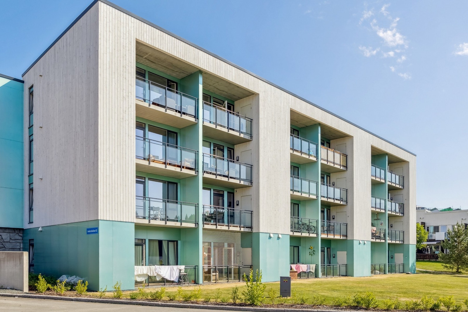 Området har et godt kollektivtilbud med endestopp for metrobuss nr. 1 og 2 med hyppige bussavganger direkte til St. Olavs og sentrum. Galleribilde