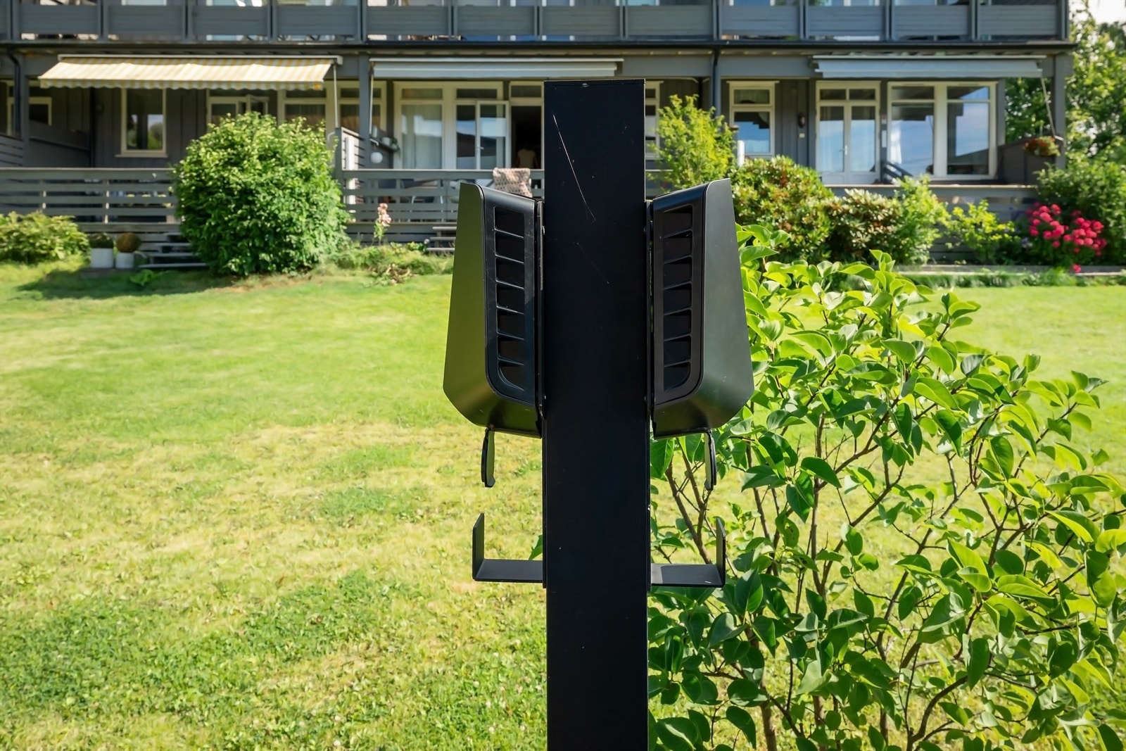 Det er også lademuligheter på gårdsplassen utenfor Galleribilde