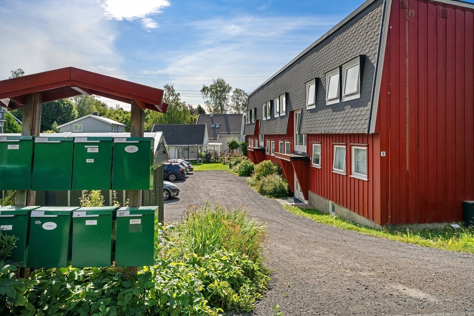 Bygget går over 2 plan med felles underetasje. Det er totalt 8 leiligheter i bygget Galleribilde