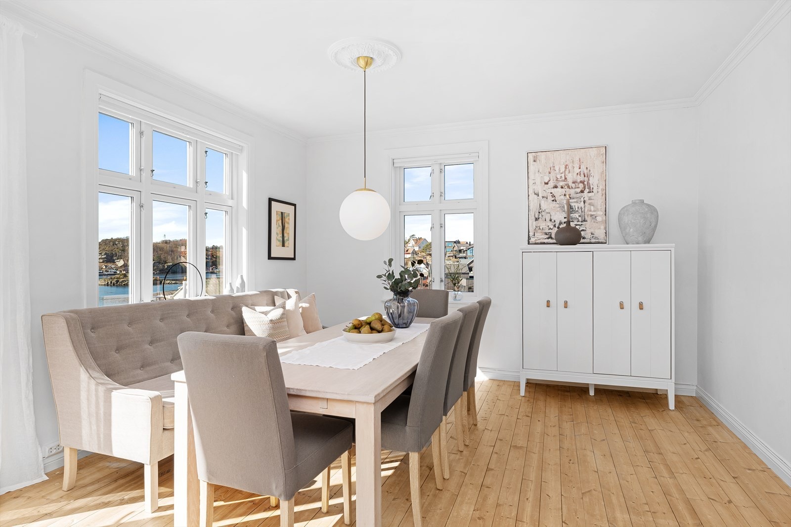 Fra spisestuen har du nydelig sjøutsikt! Galleribilde