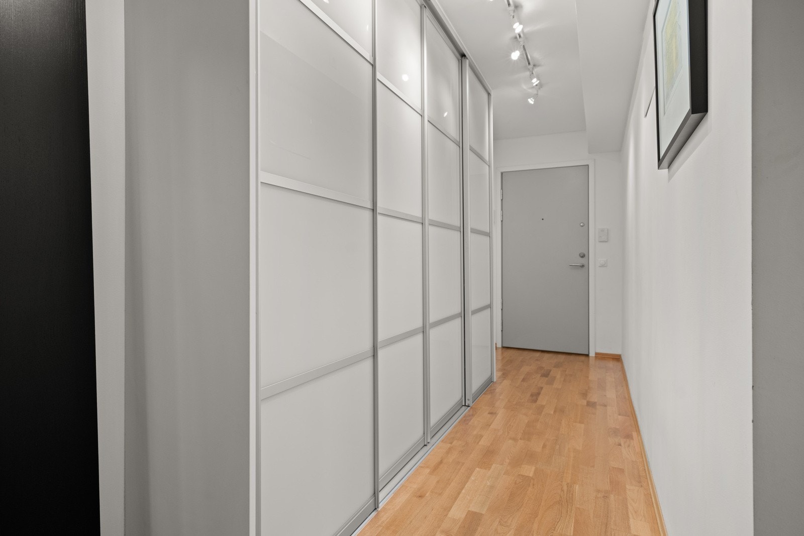 Entre med god plass til oppbevaring. Galleribilde