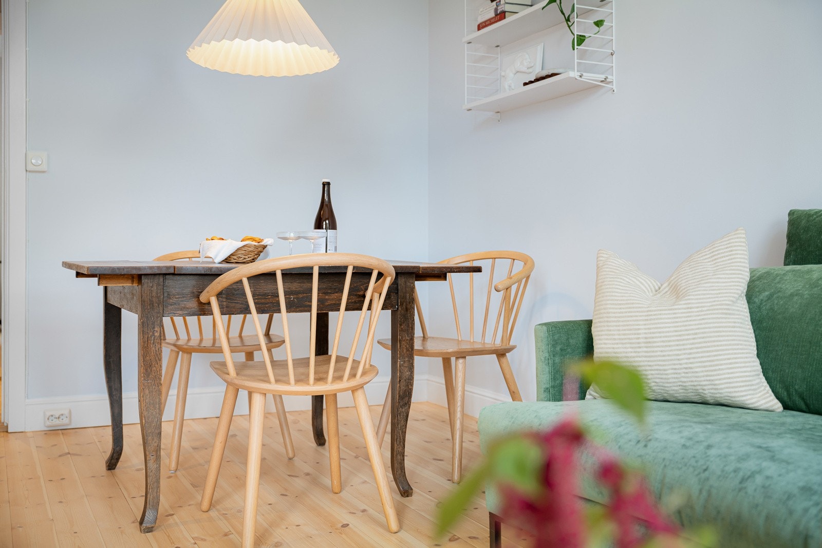 Veggene ble på nytt malt i 2025. Gulvene i stue, kjøkken og gang ble i tillegg slipt i 2025. Galleribilde