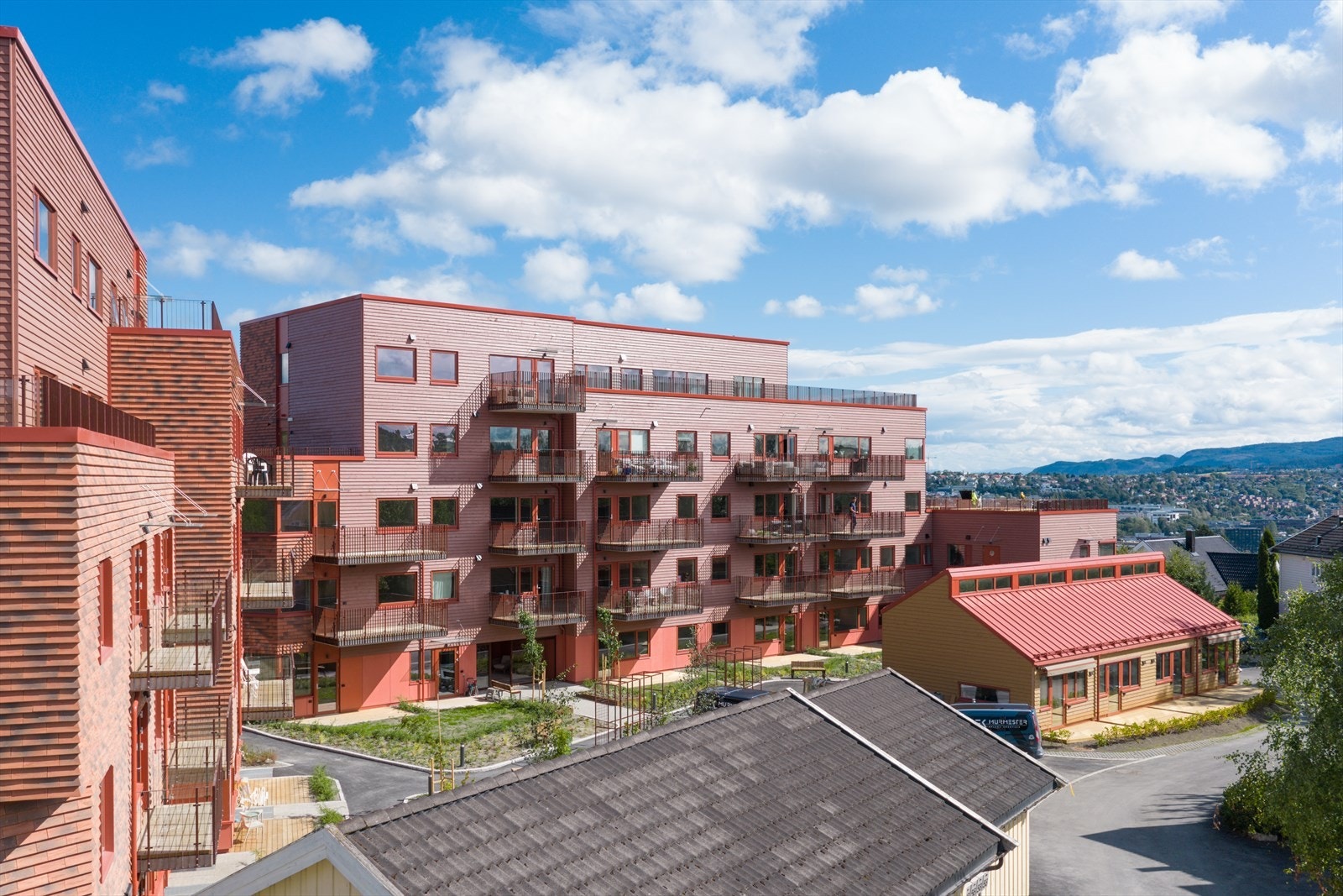 Byvy er et gjennomført boligprosjekt med attraktiv beliggenhet på Sverresborg/Byåsen. Sameiet byr to felles takterrasser og fellesrom som fritt kan benyttes. Galleribilde