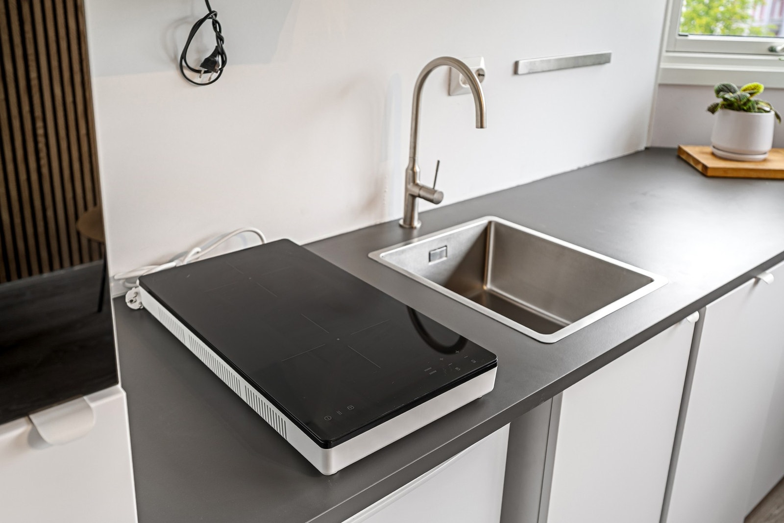 Enkel platetopp på dagens kjøkken, men mulighet for installering av integrert platetopp etter eget ønske. Galleribilde