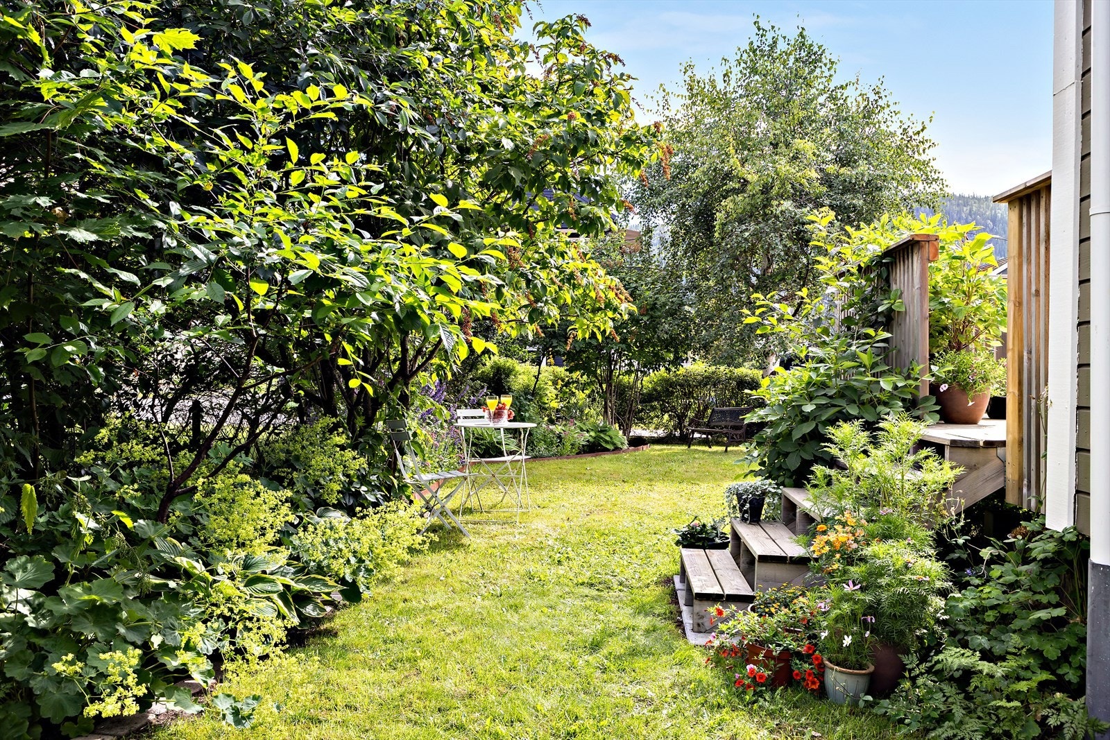 Hagen er en liten oase. Nåværende eier har holdt den i hevd, til glede for de andre andelseierne i borettslaget. Galleribilde