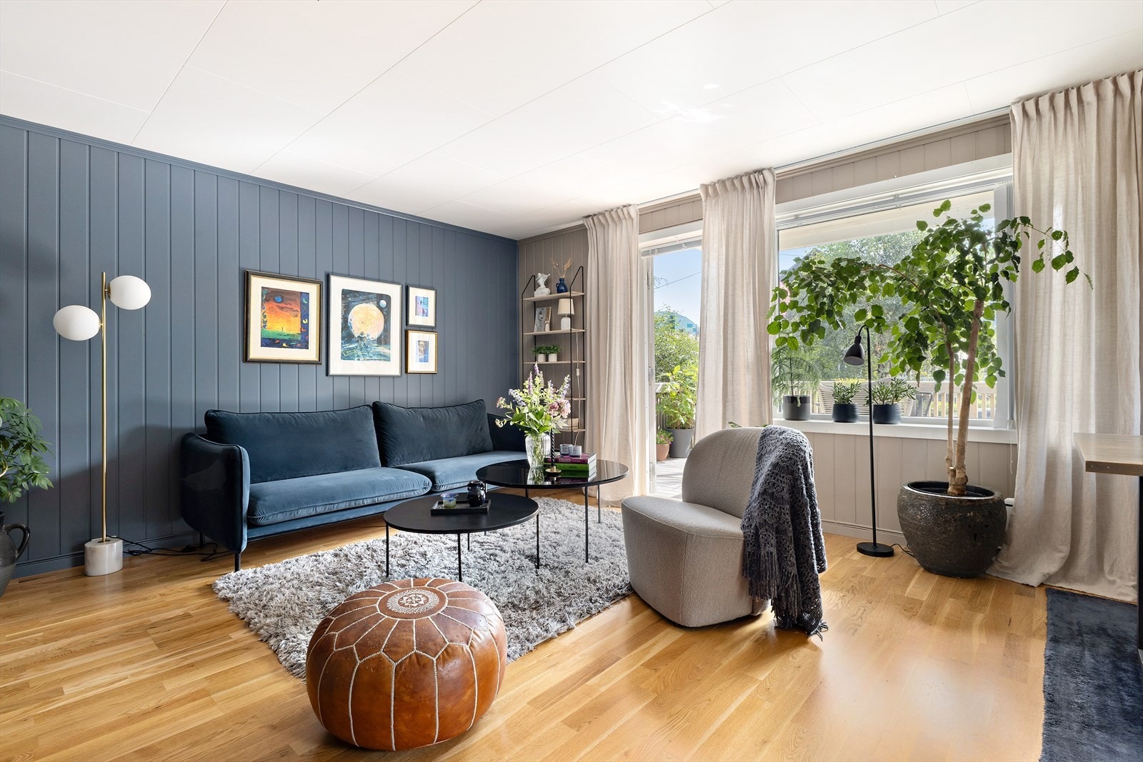 Rommet er malt i tidsriktige farger som skaper en lun og god atmosfære. Galleribilde