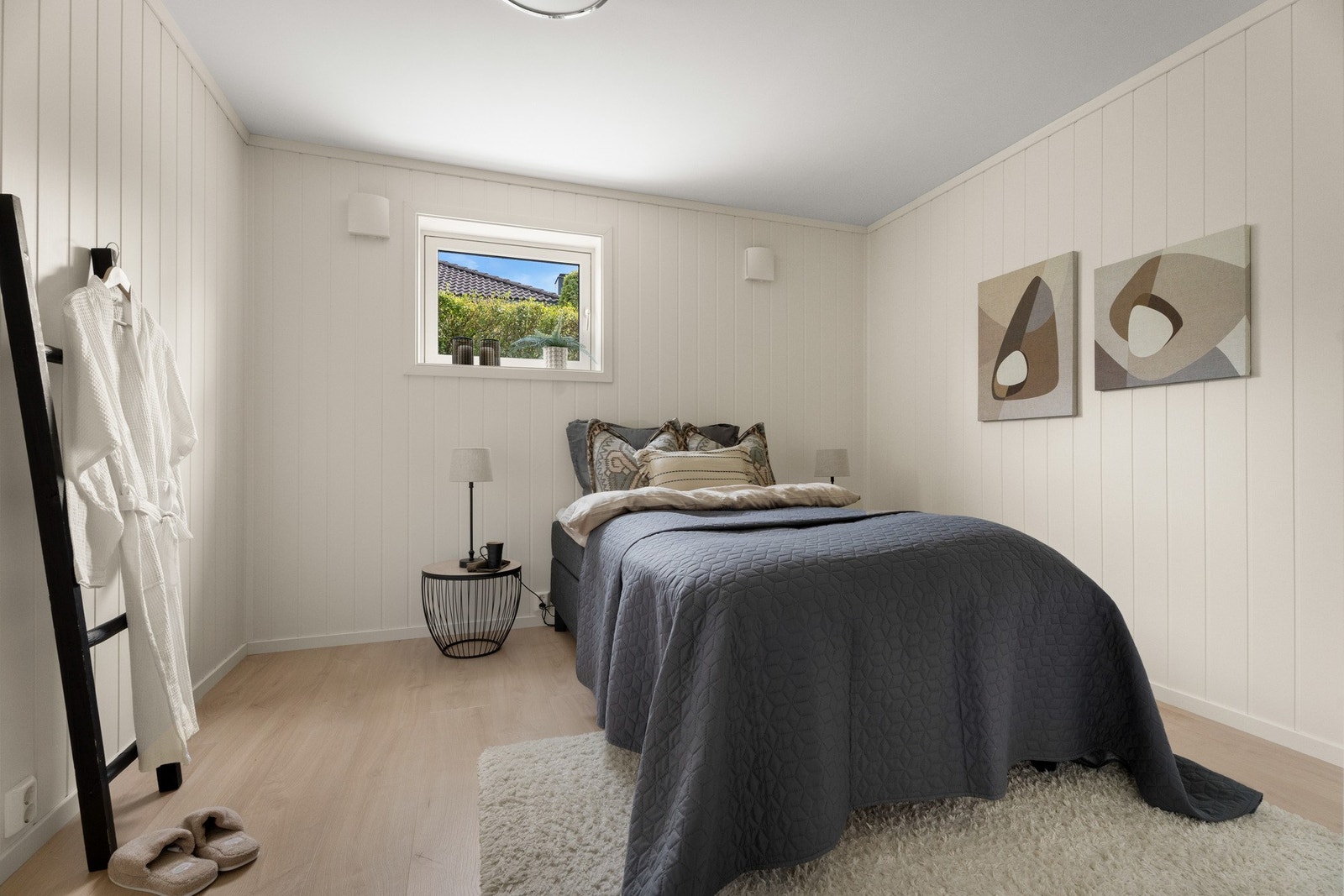 Her er det plass til stor seng. Galleribilde