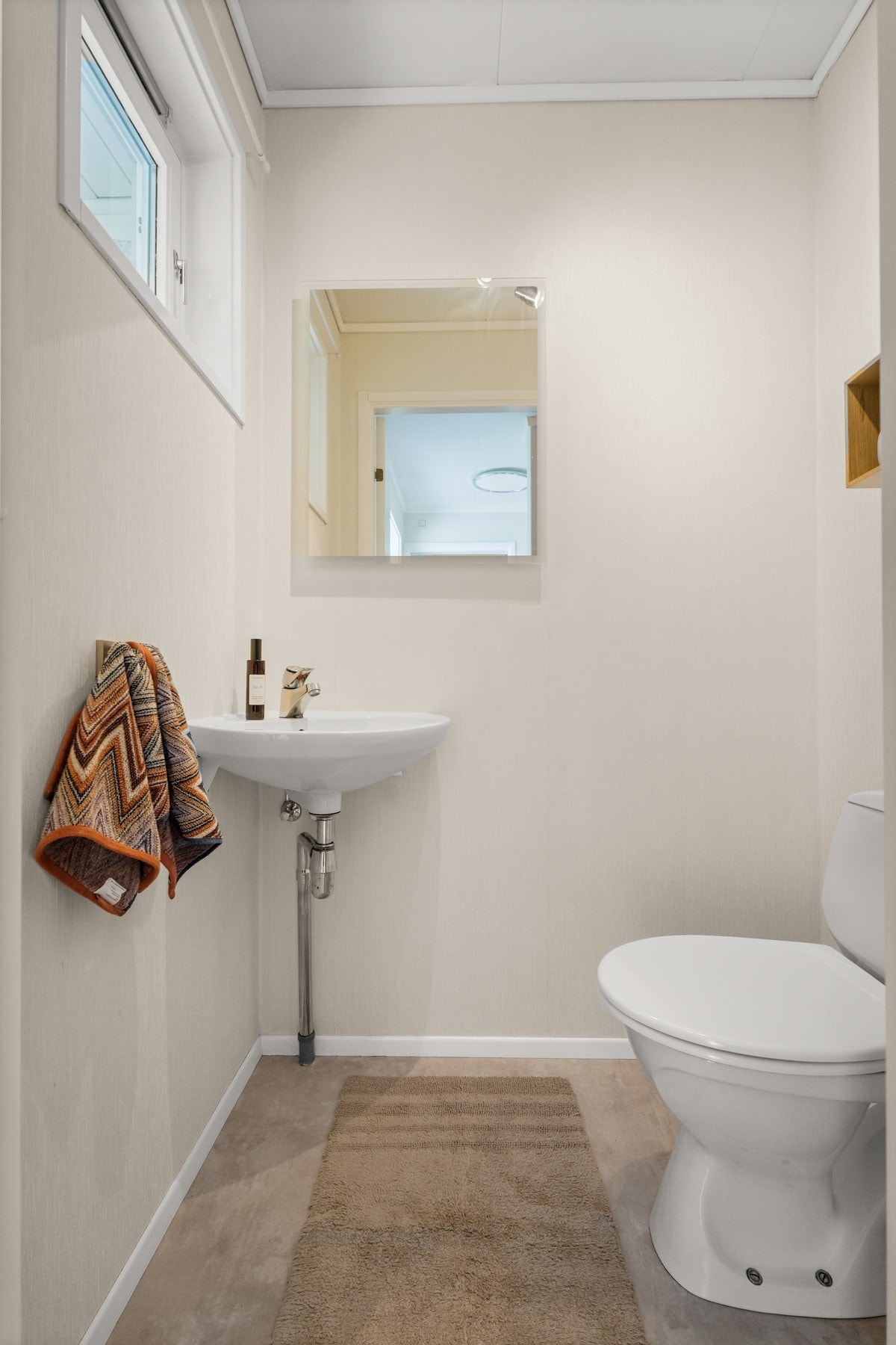 Praktisk løsning med separat toalettrom i tillegg. Galleribilde