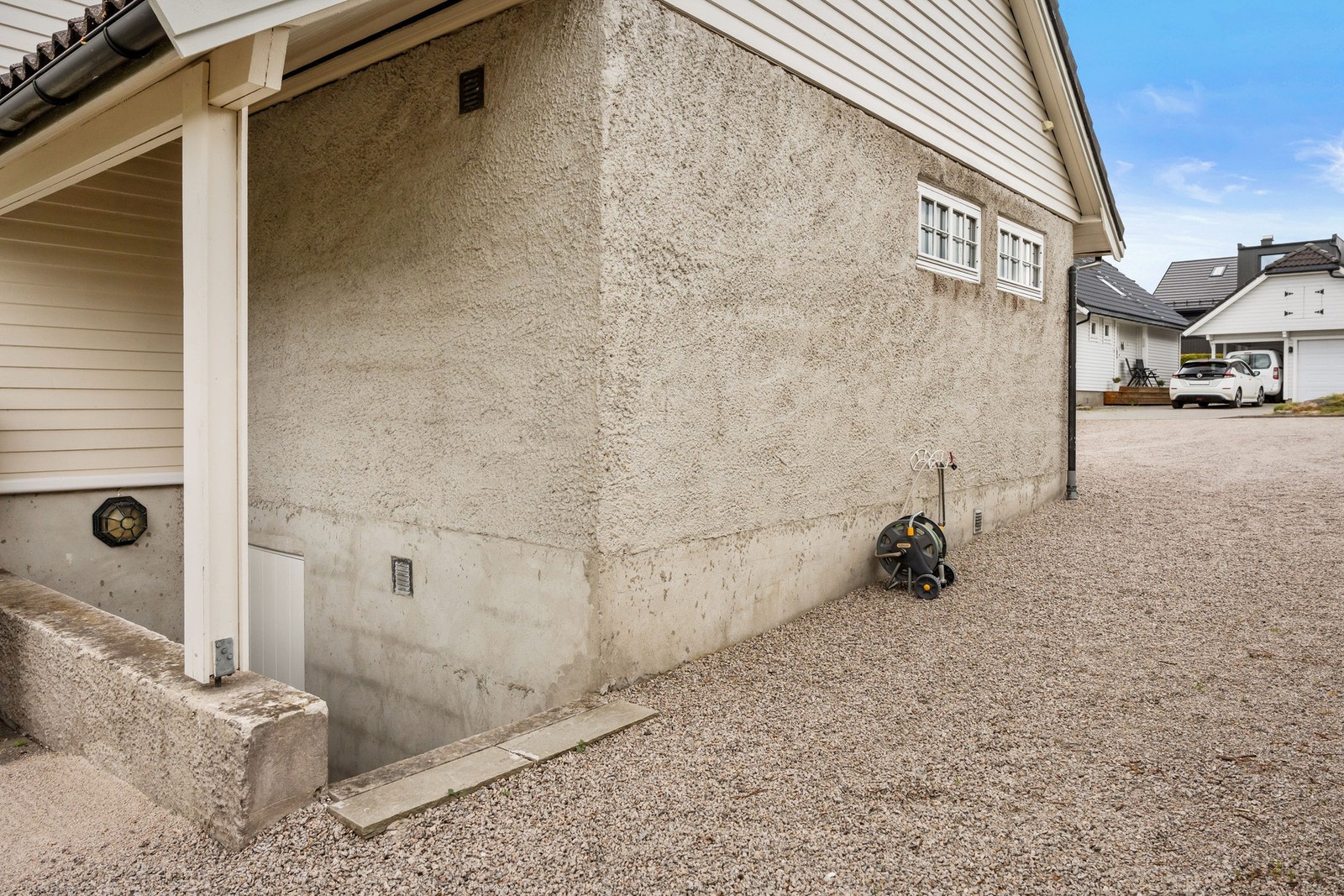 Egen inngang til kjelleren. Galleribilde