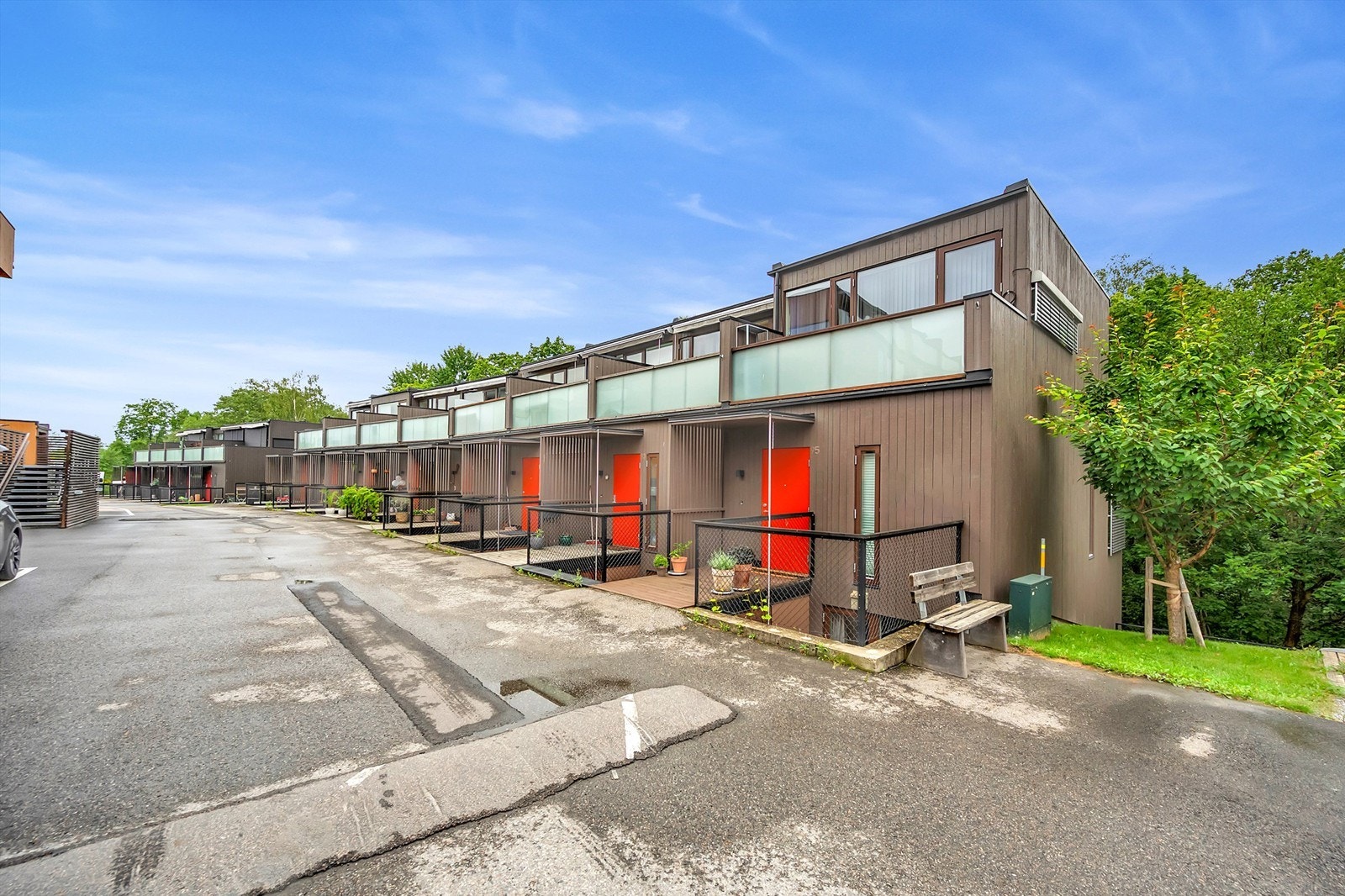 Husrekken beliggende inntil Sagelva. Galleribilde