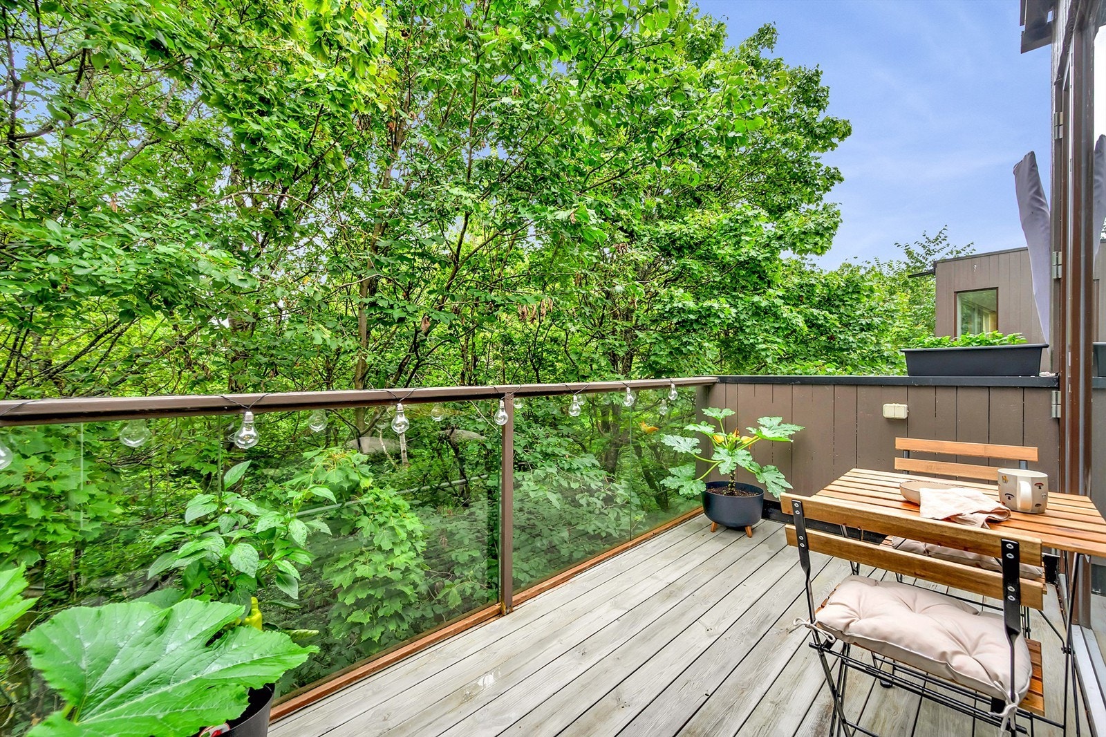 Sagelva renner like utenfor - idyll! Galleribilde