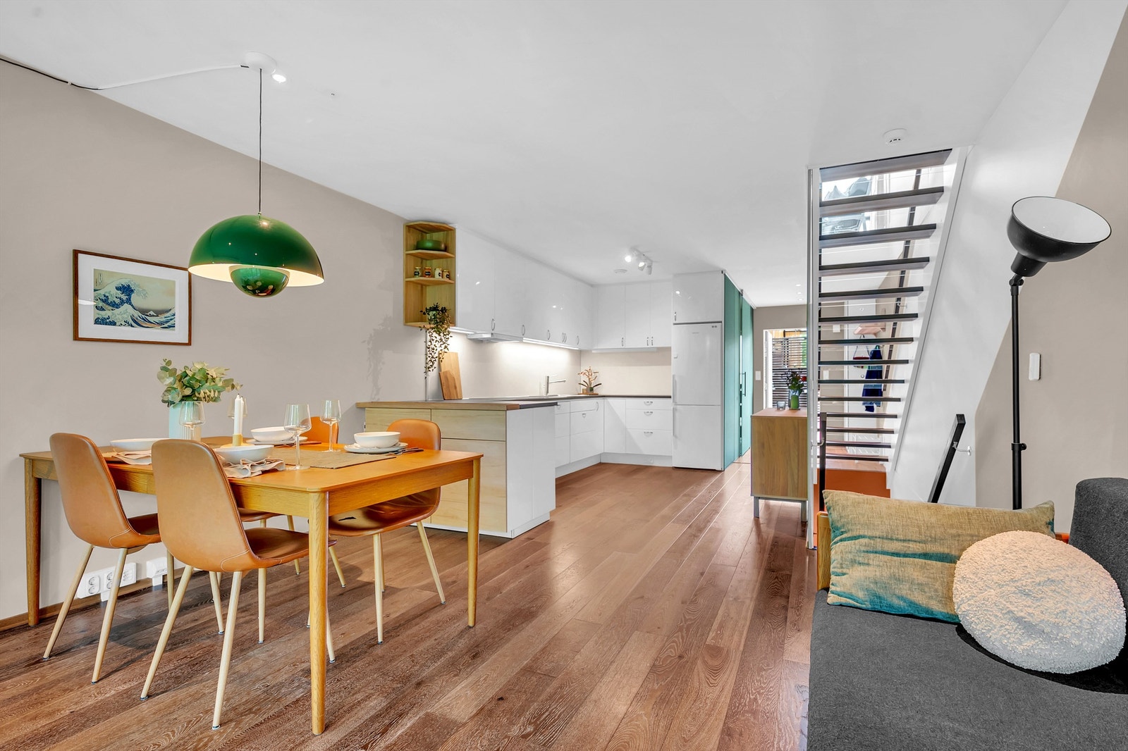 Her er det godt med plass til et større spisebord/selskapsbord. Galleribilde